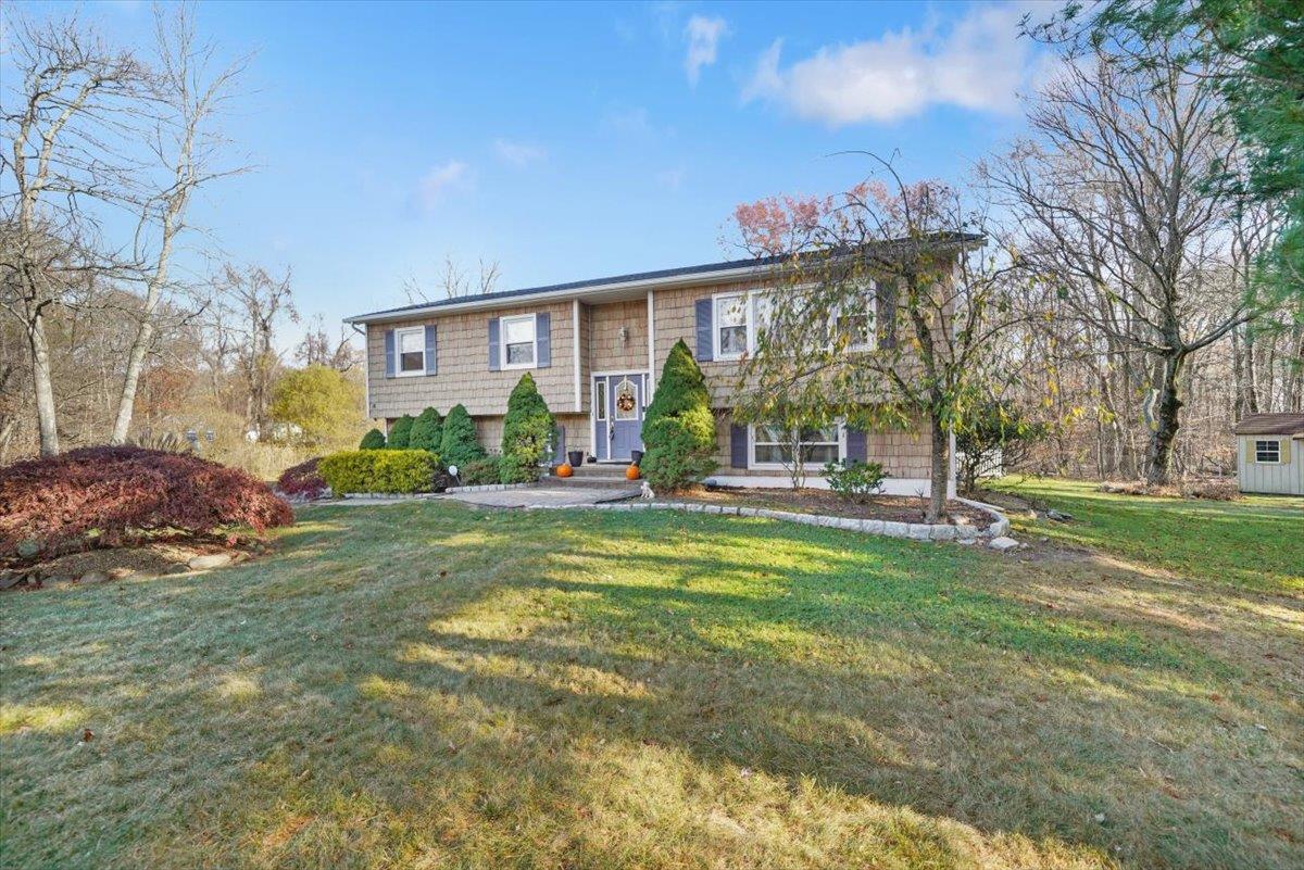 8 Green Bower Lane, New City, New York image 1