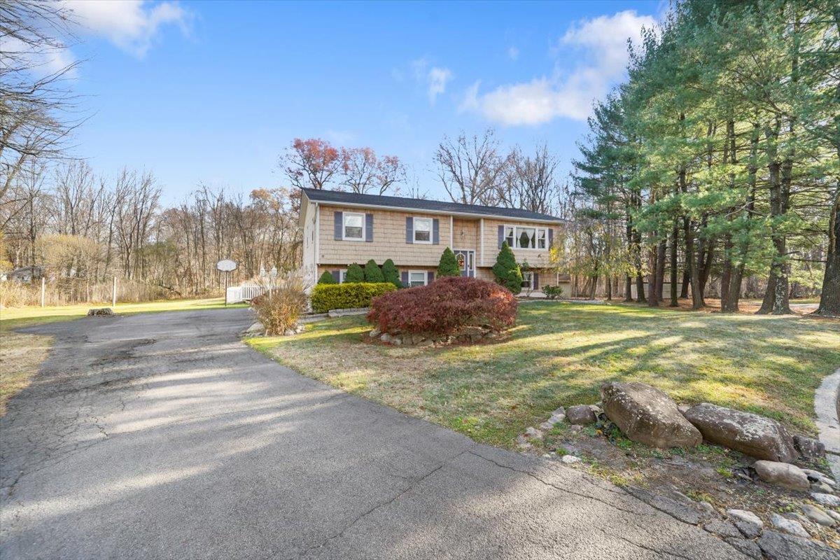 8 Green Bower Lane, New City, New York image 3