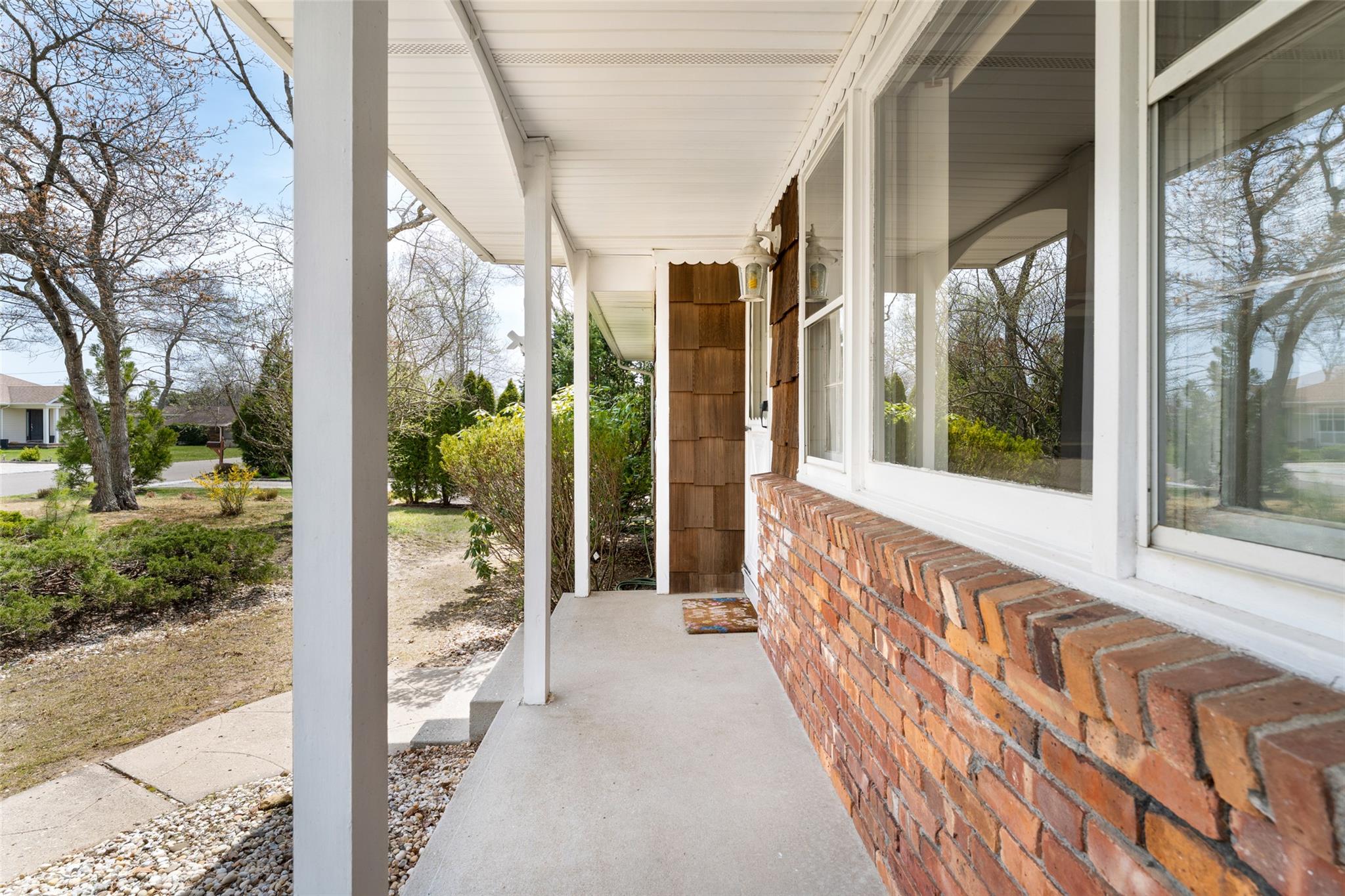 16 Middle Road, Hampton Bays, New York image 30