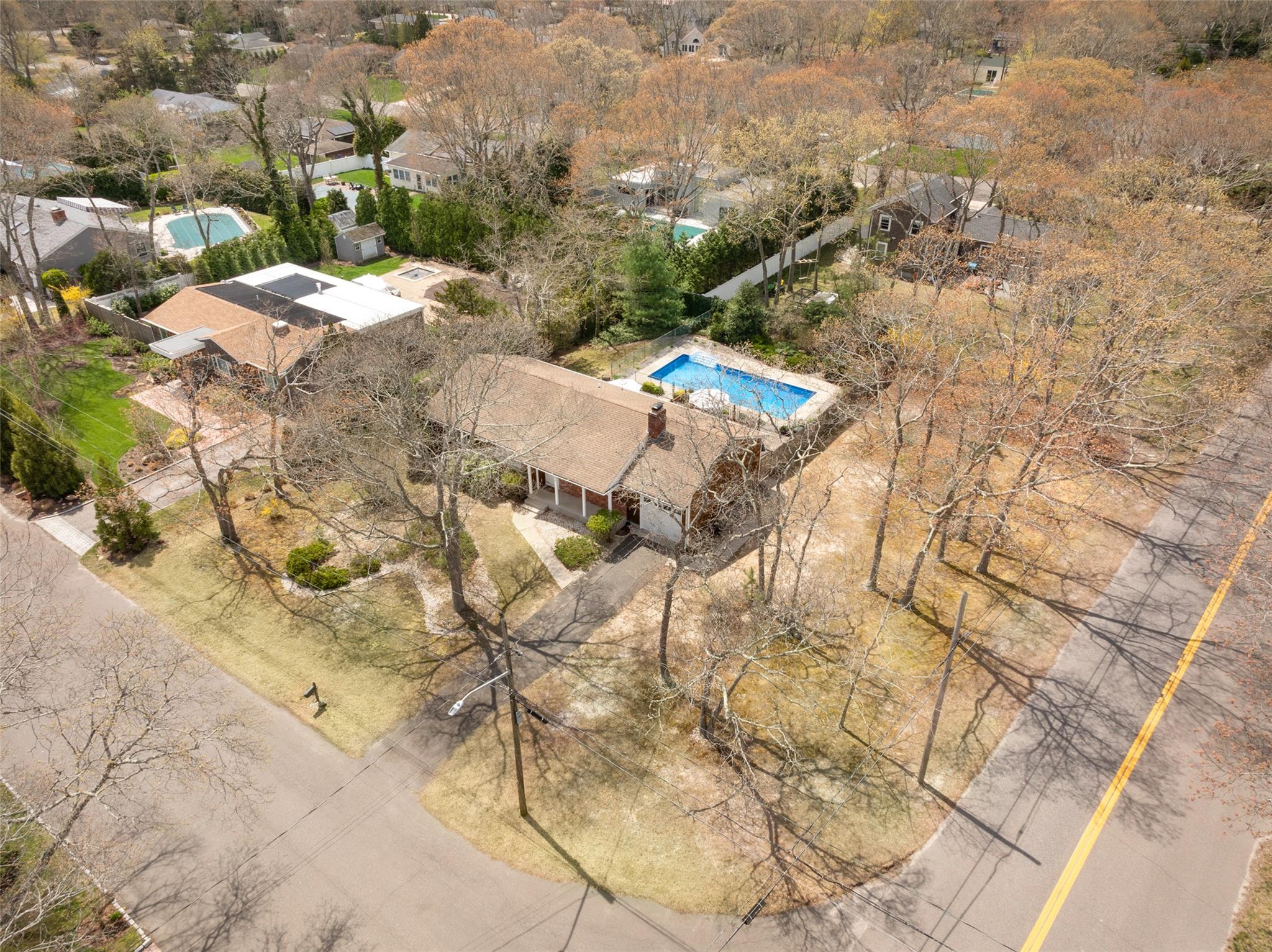 16 Middle Road, Hampton Bays, New York image 32