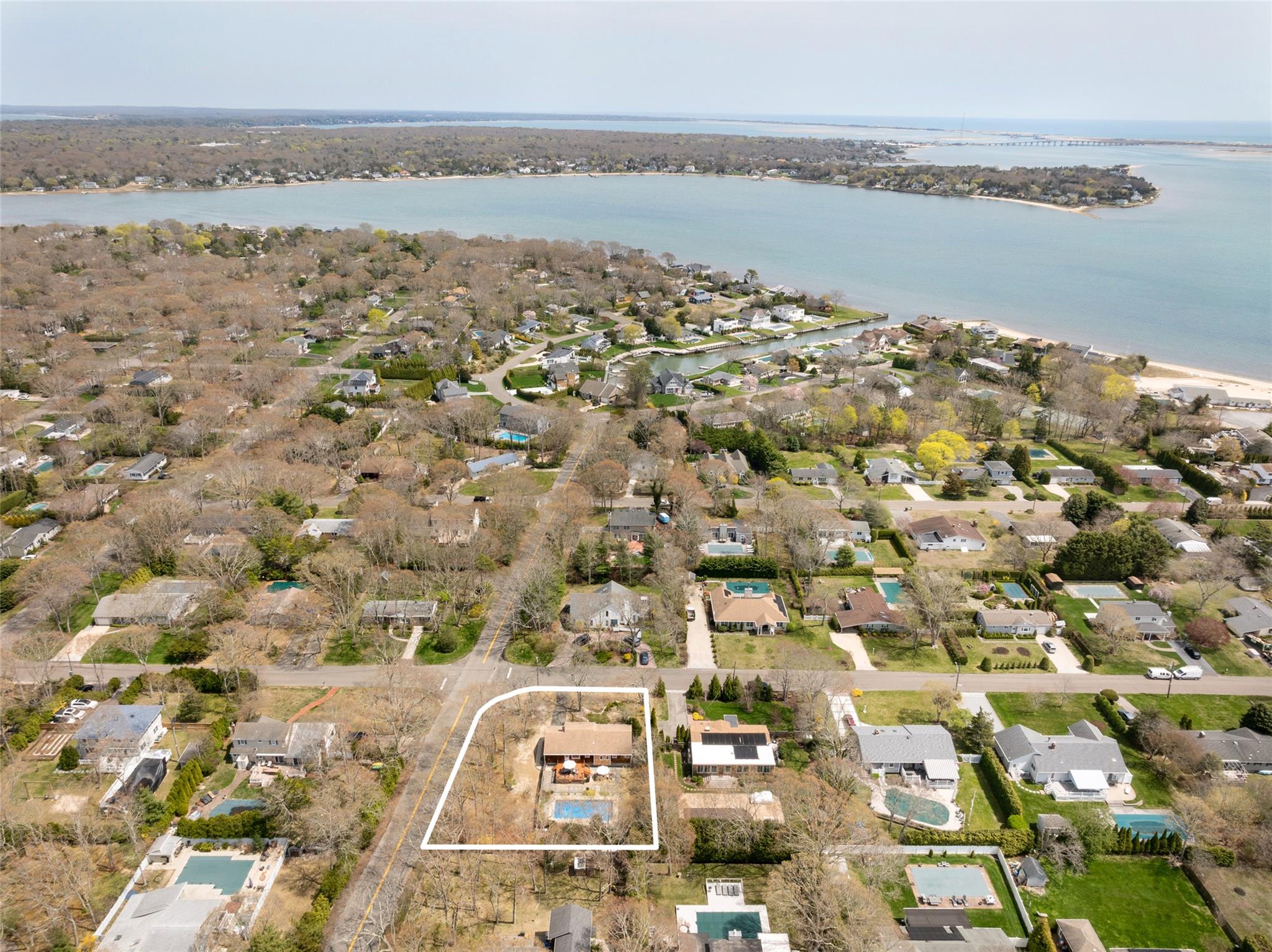 16 Middle Road, Hampton Bays, New York image 4