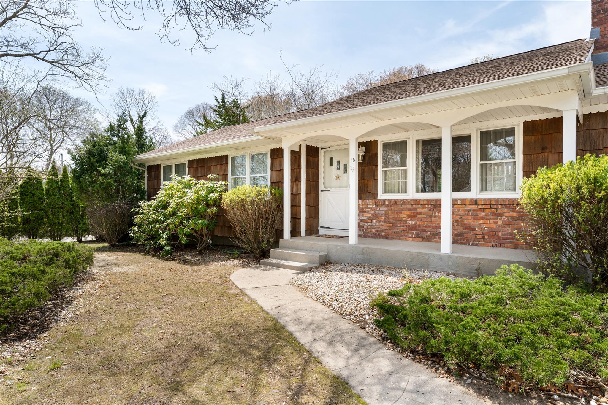 16 Middle Road, Hampton Bays, New York image 28