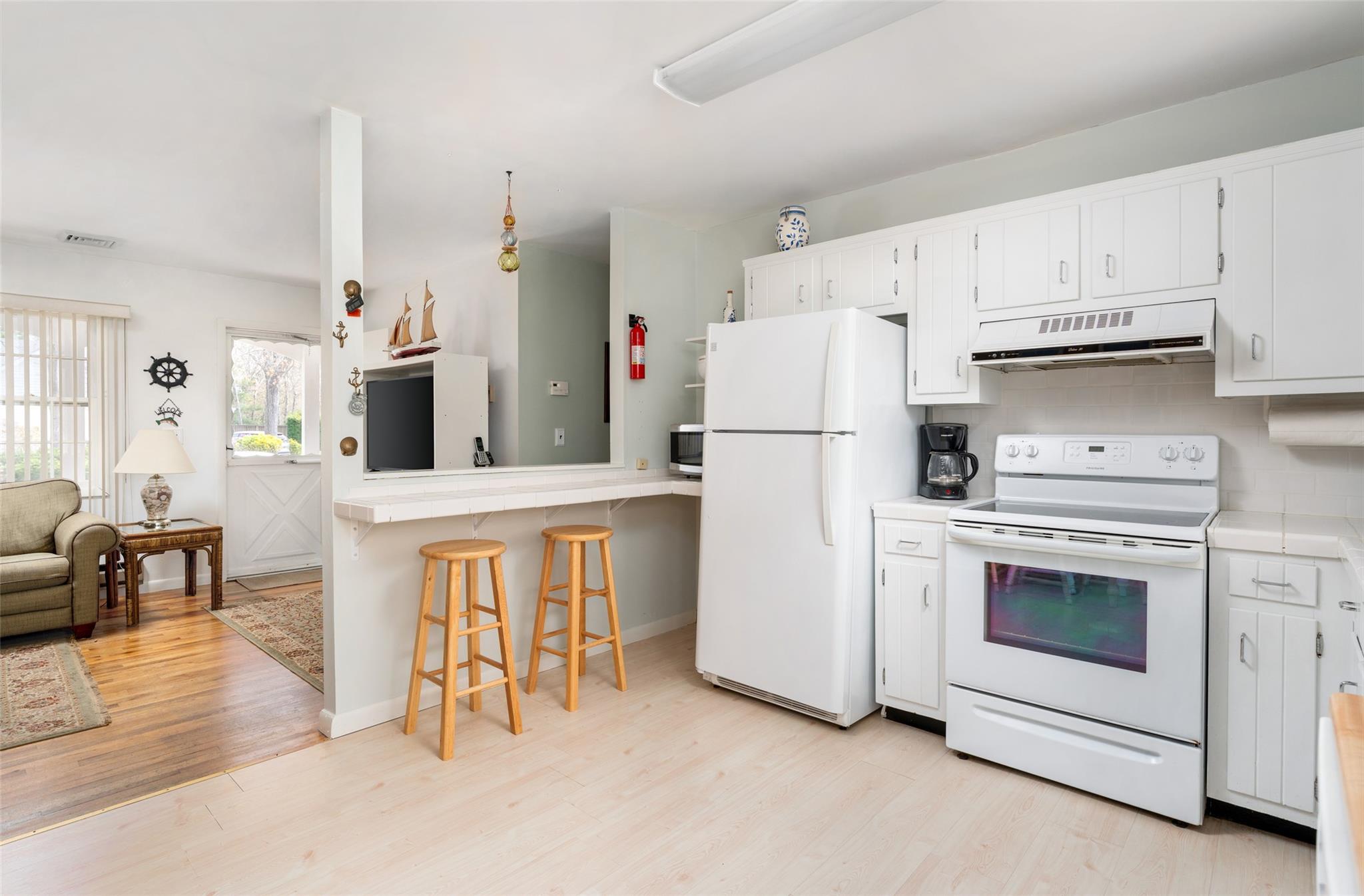 16 Middle Road, Hampton Bays, New York image 12