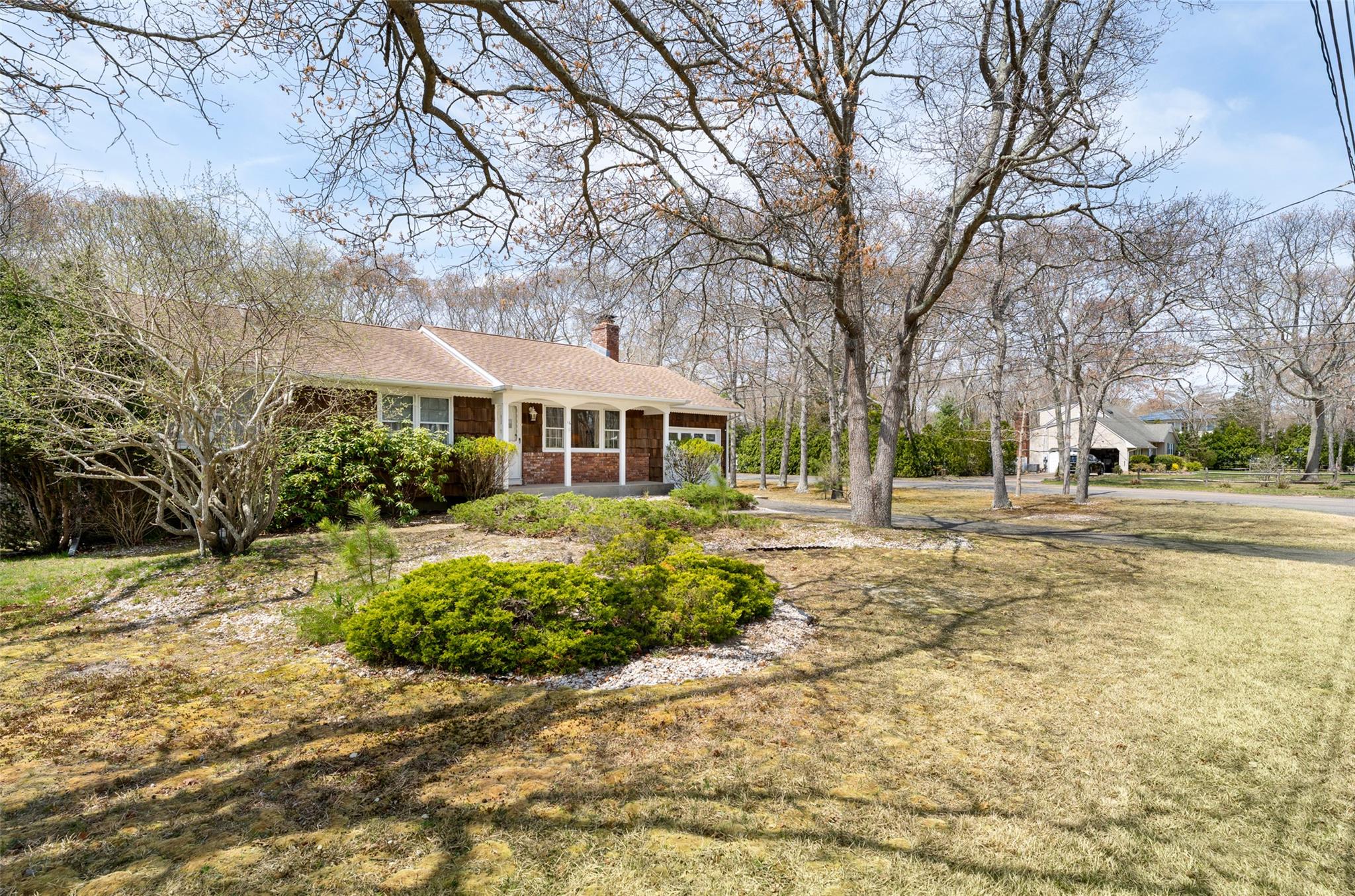 16 Middle Road, Hampton Bays, New York image 29