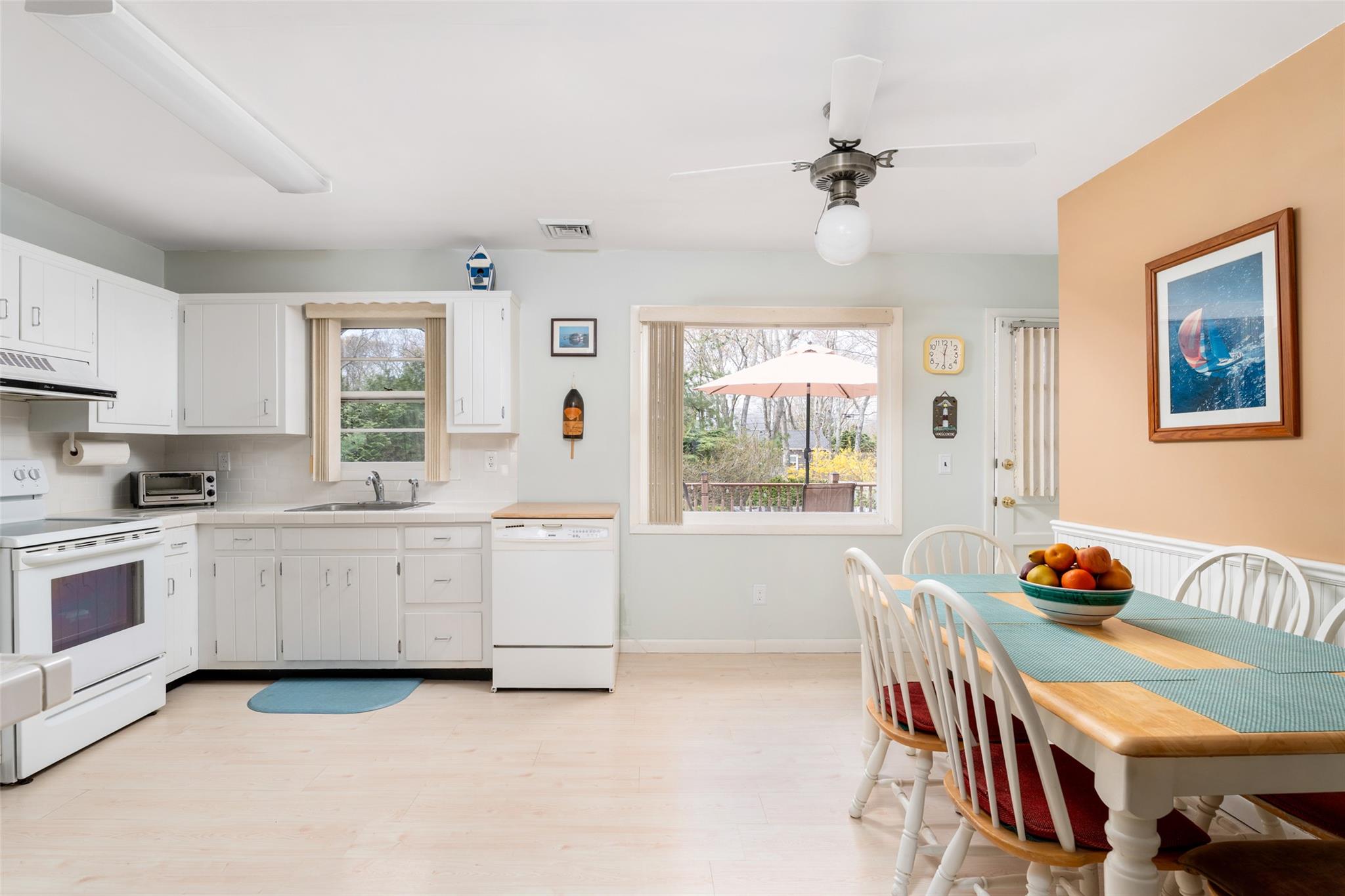 16 Middle Road, Hampton Bays, New York image 10