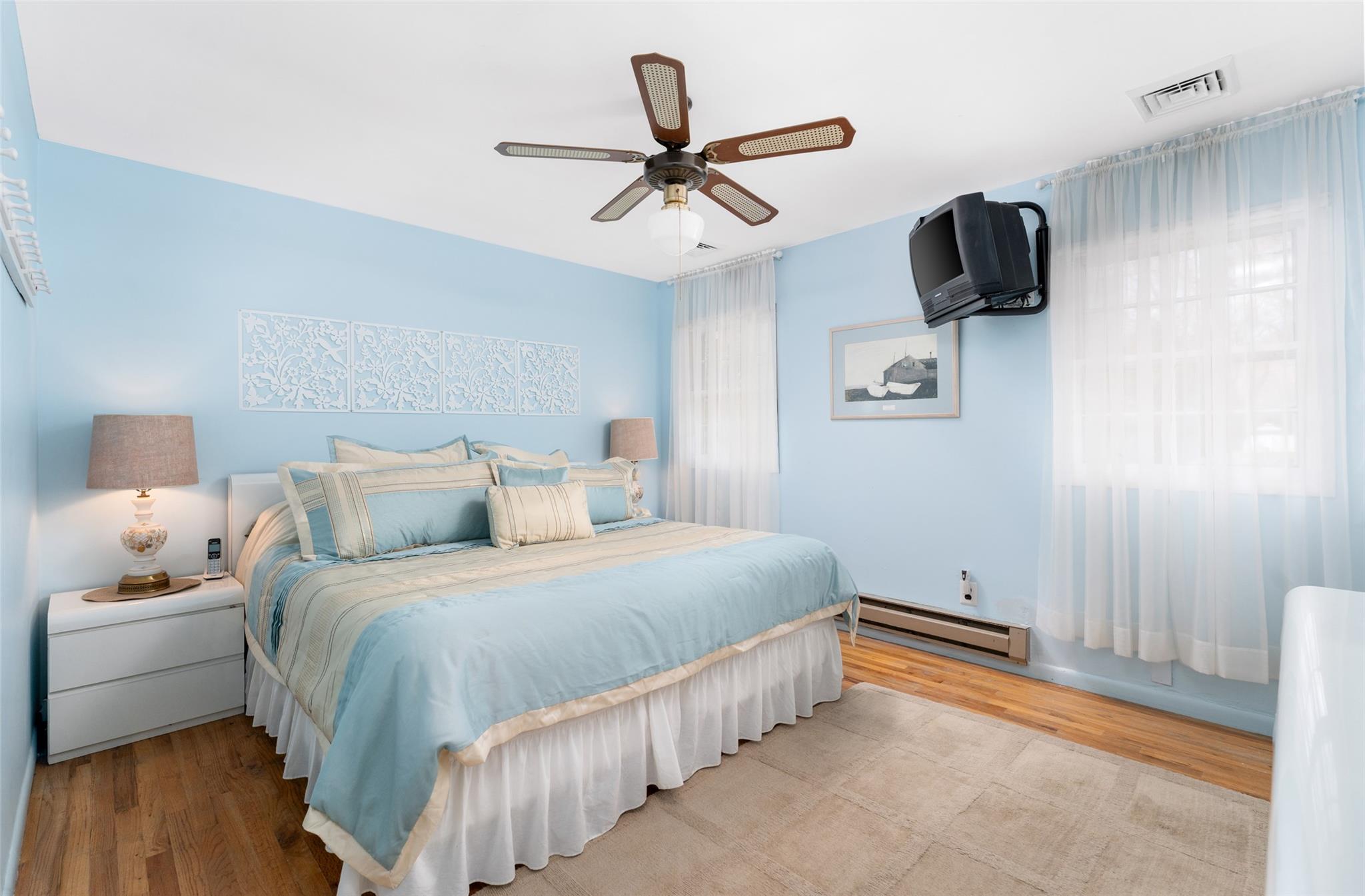 16 Middle Road, Hampton Bays, New York image 14