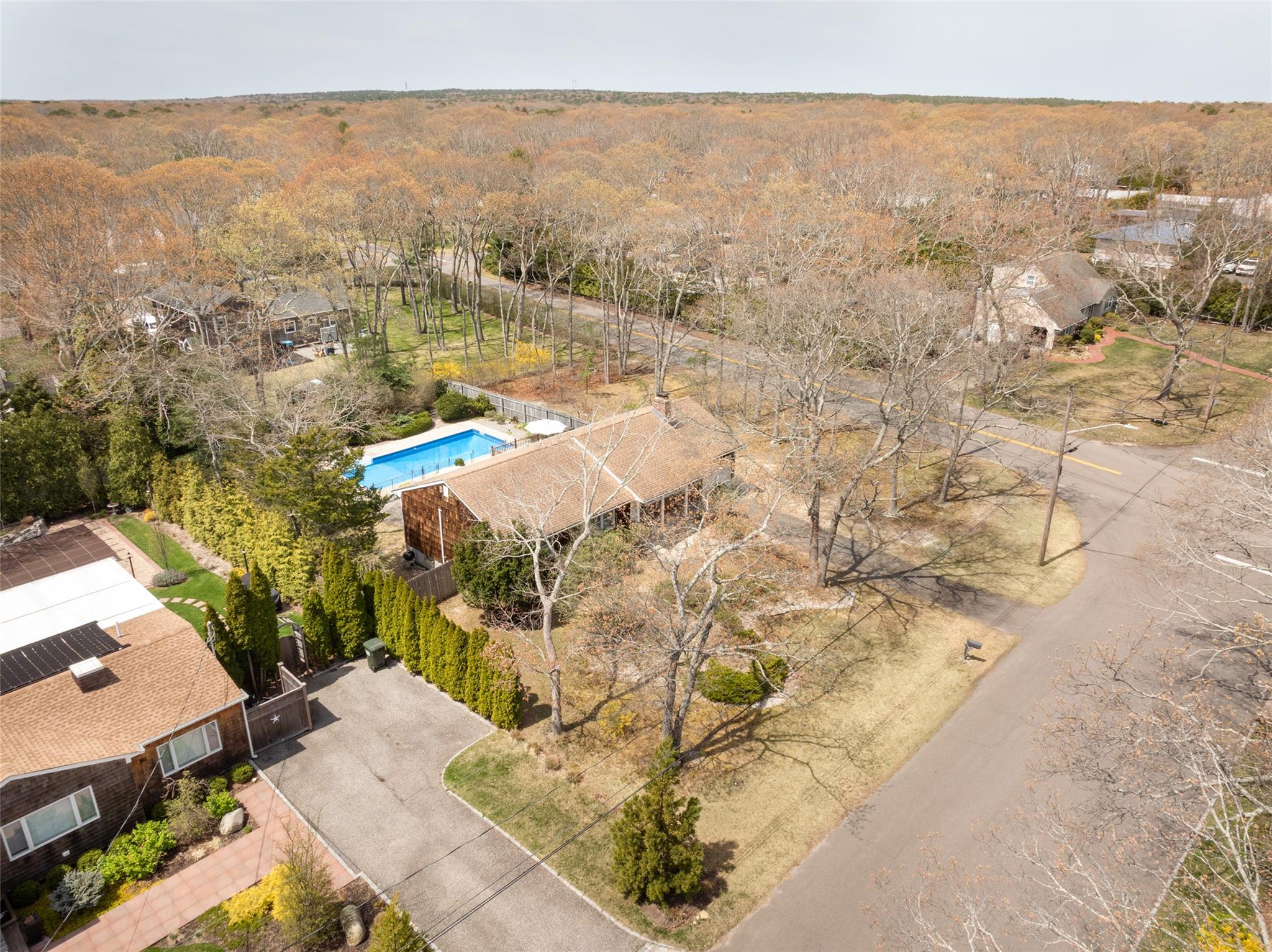 16 Middle Road, Hampton Bays, New York image 31
