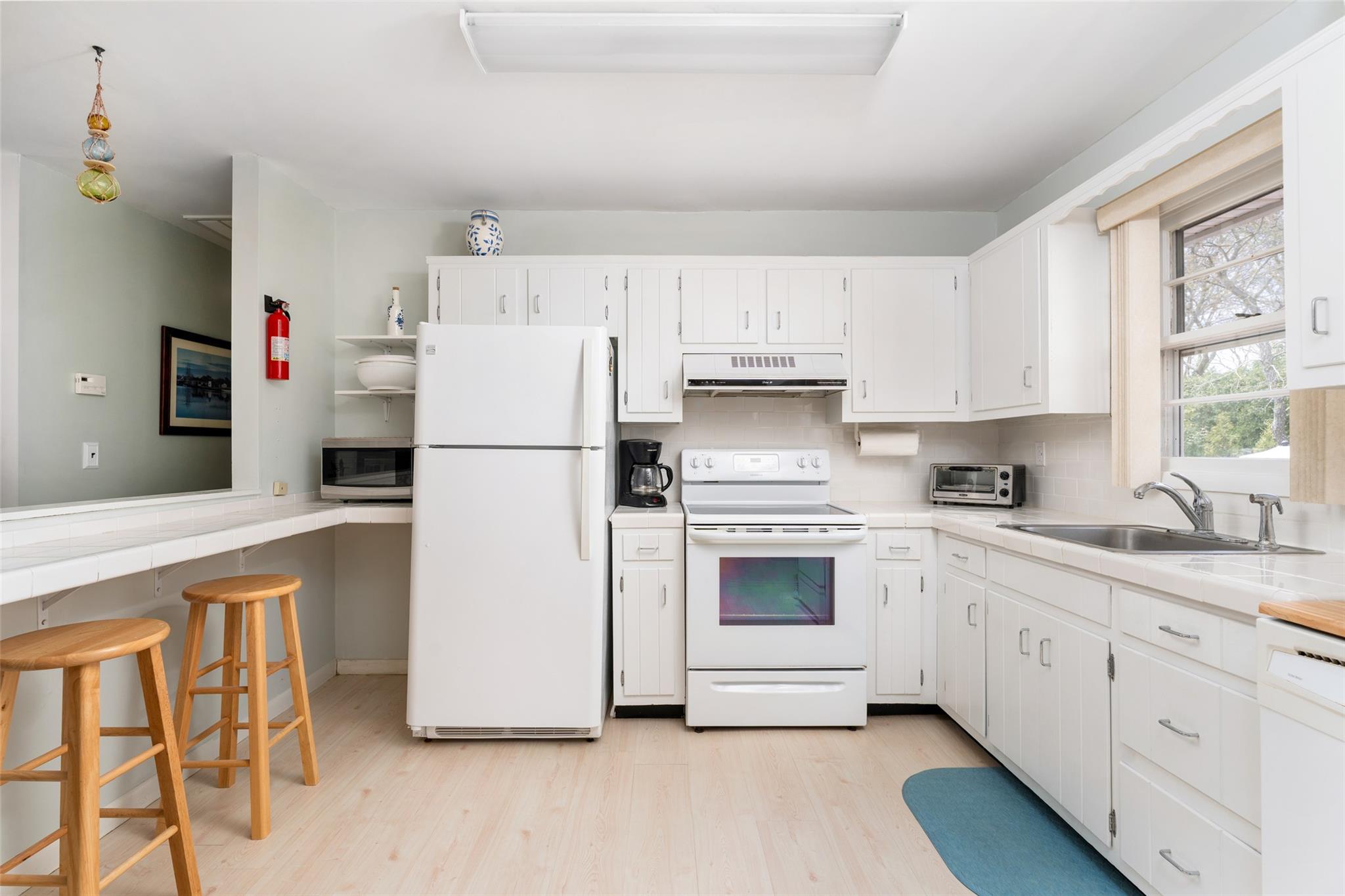 16 Middle Road, Hampton Bays, New York image 13