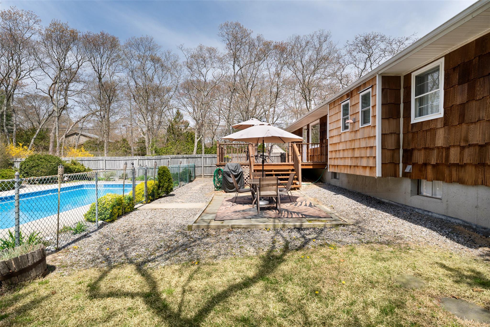 16 Middle Road, Hampton Bays, New York image 24