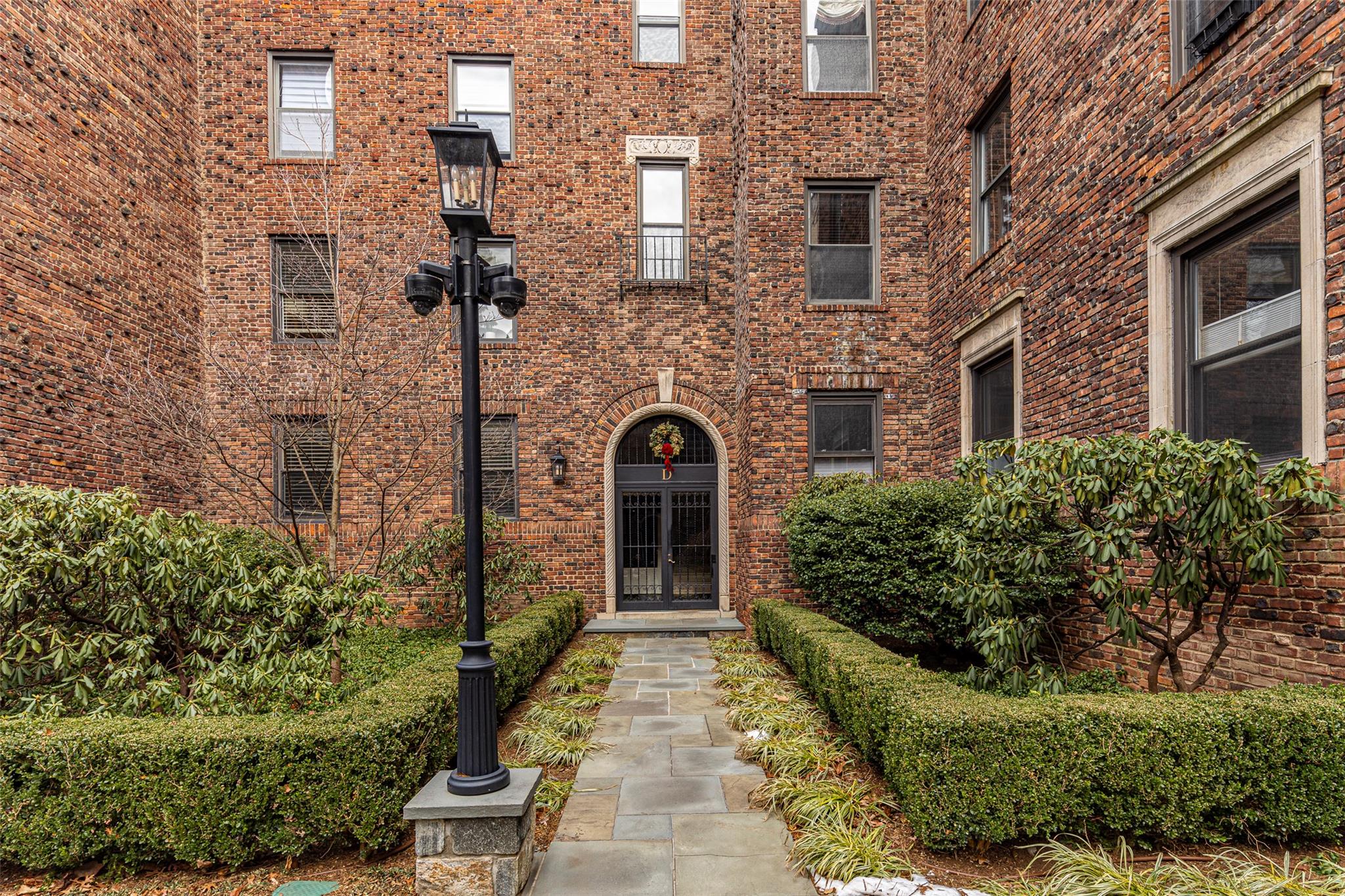 Rental Property at Sagamore Road D2, Bronxville, New York - Bedrooms: 2 
Bathrooms: 1  - $4,650 MO.