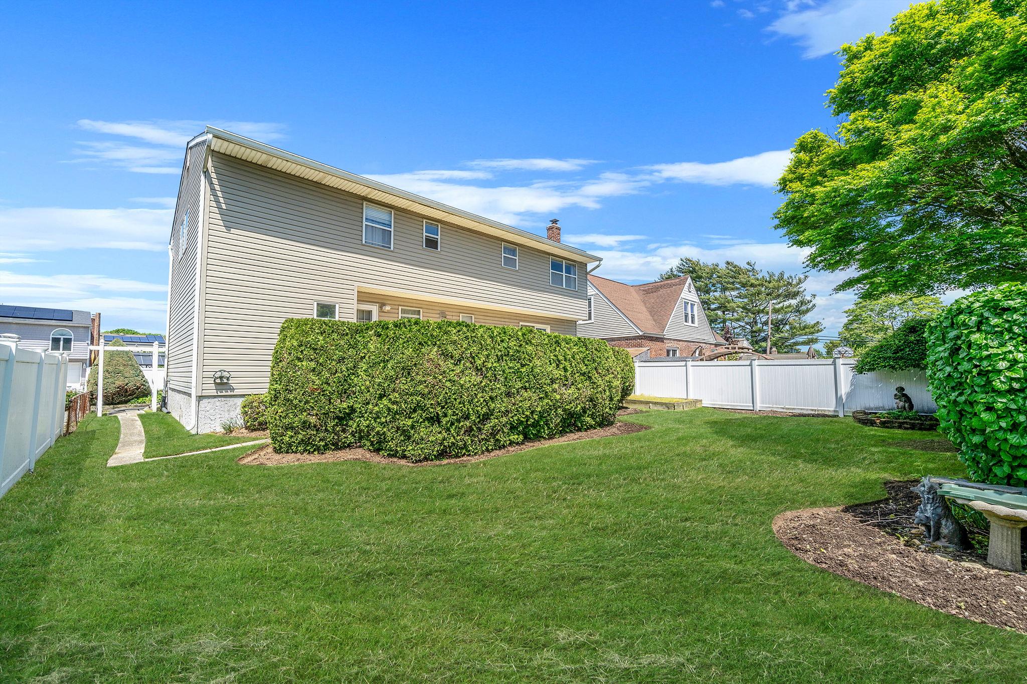 41 Lafayette Avenue, Bethpage, New York image 20