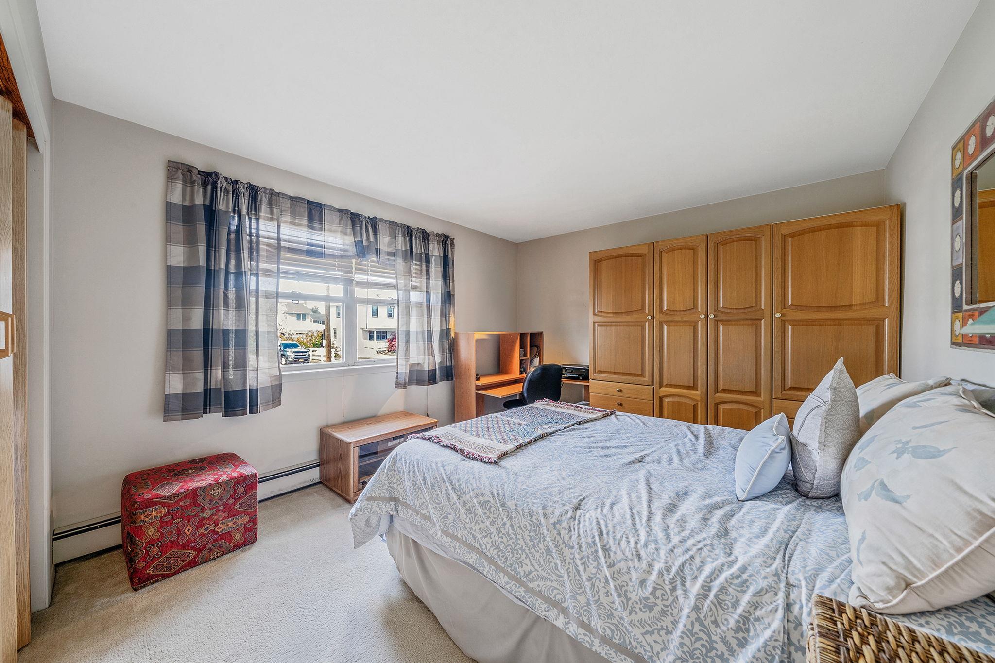 41 Lafayette Avenue, Bethpage, New York image 17