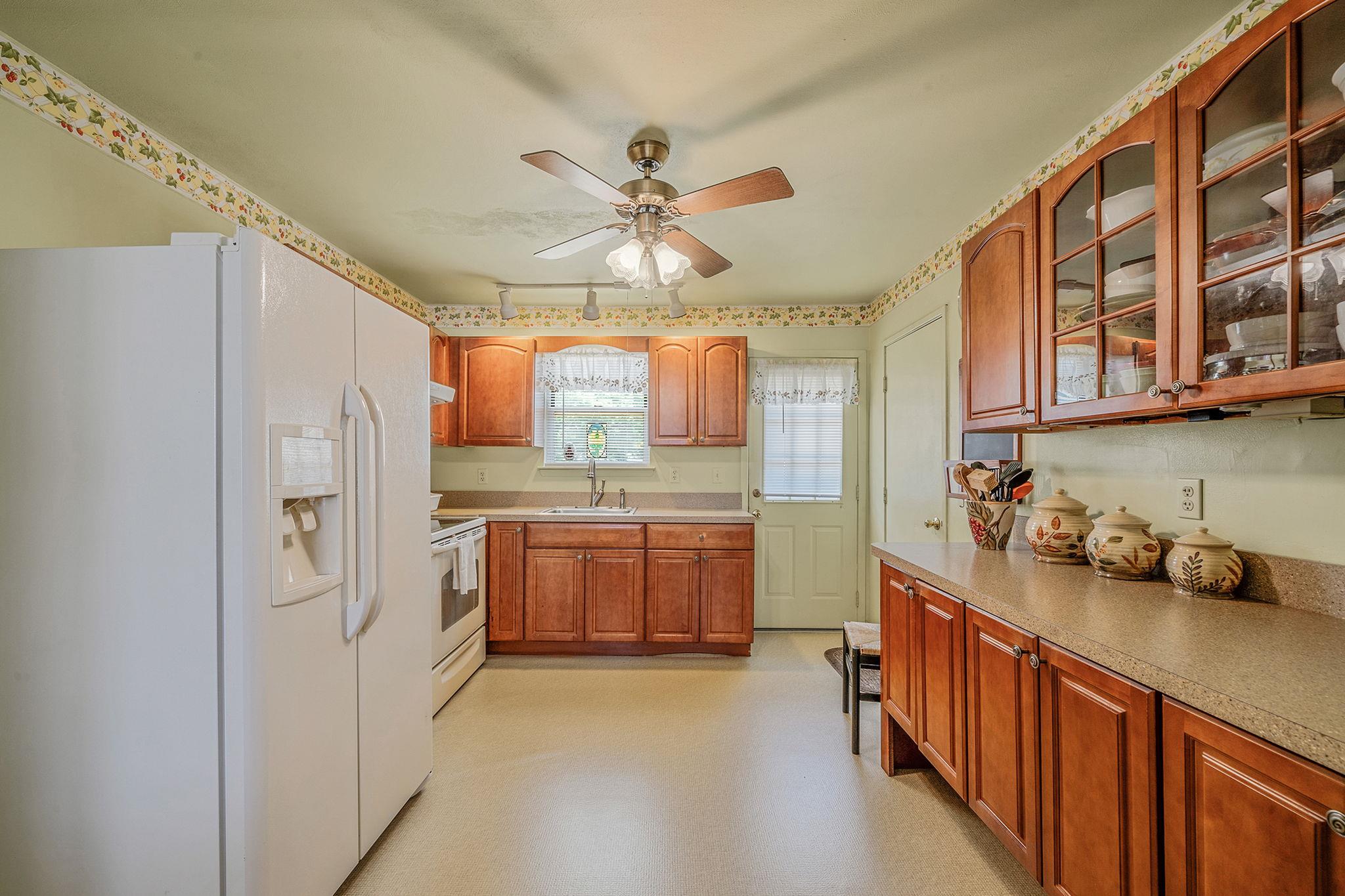 41 Lafayette Avenue, Bethpage, New York image 14