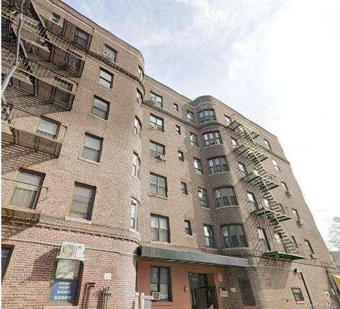 Photo of 83-06 Vietor Avenue #5G, Elmhurst, NY 11373 (MLS # 1064449)