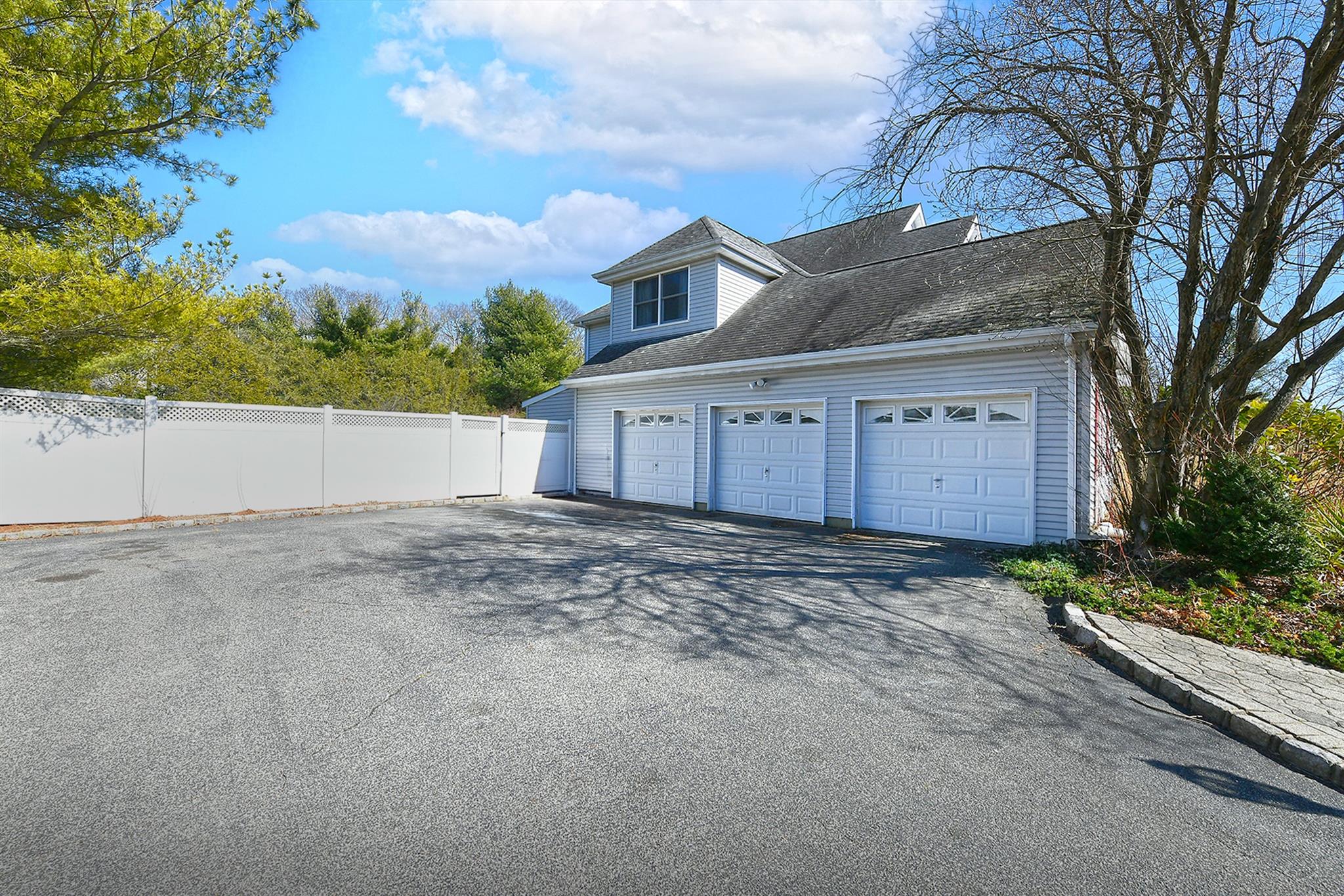 2 Honey Locust Court, Dix Hills, New York image 35