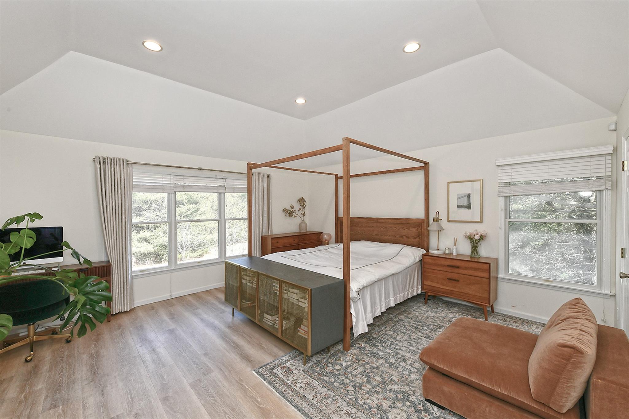 2 Honey Locust Court, Dix Hills, New York image 19