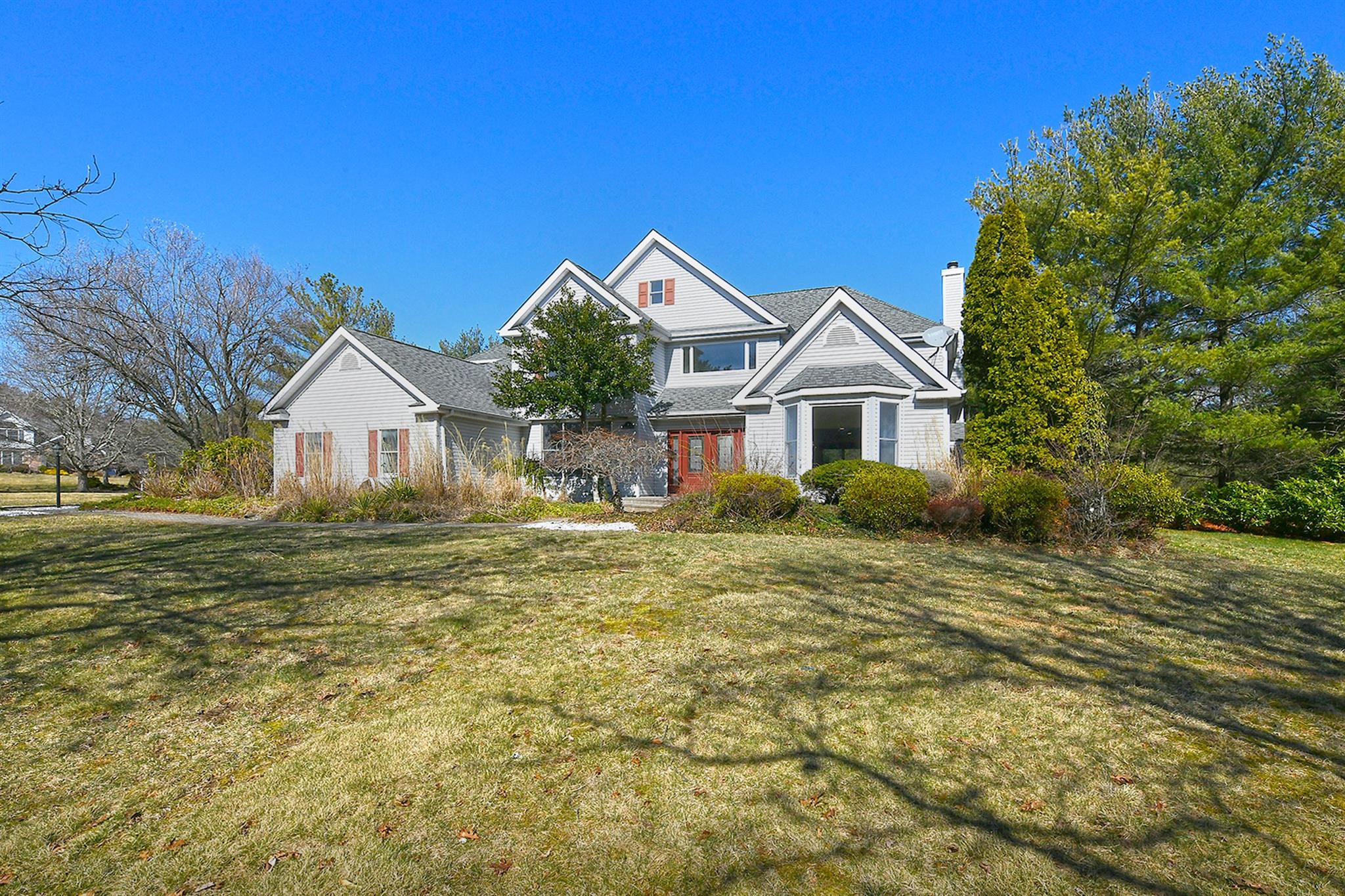 2 Honey Locust Court, Dix Hills, New York image 40