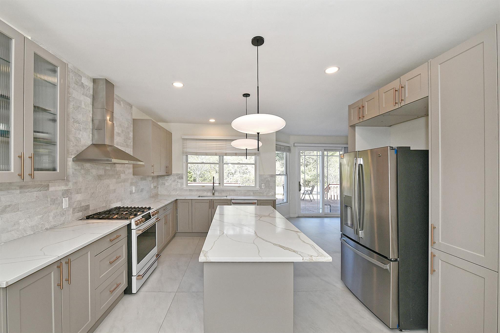 2 Honey Locust Court, Dix Hills, New York image 6