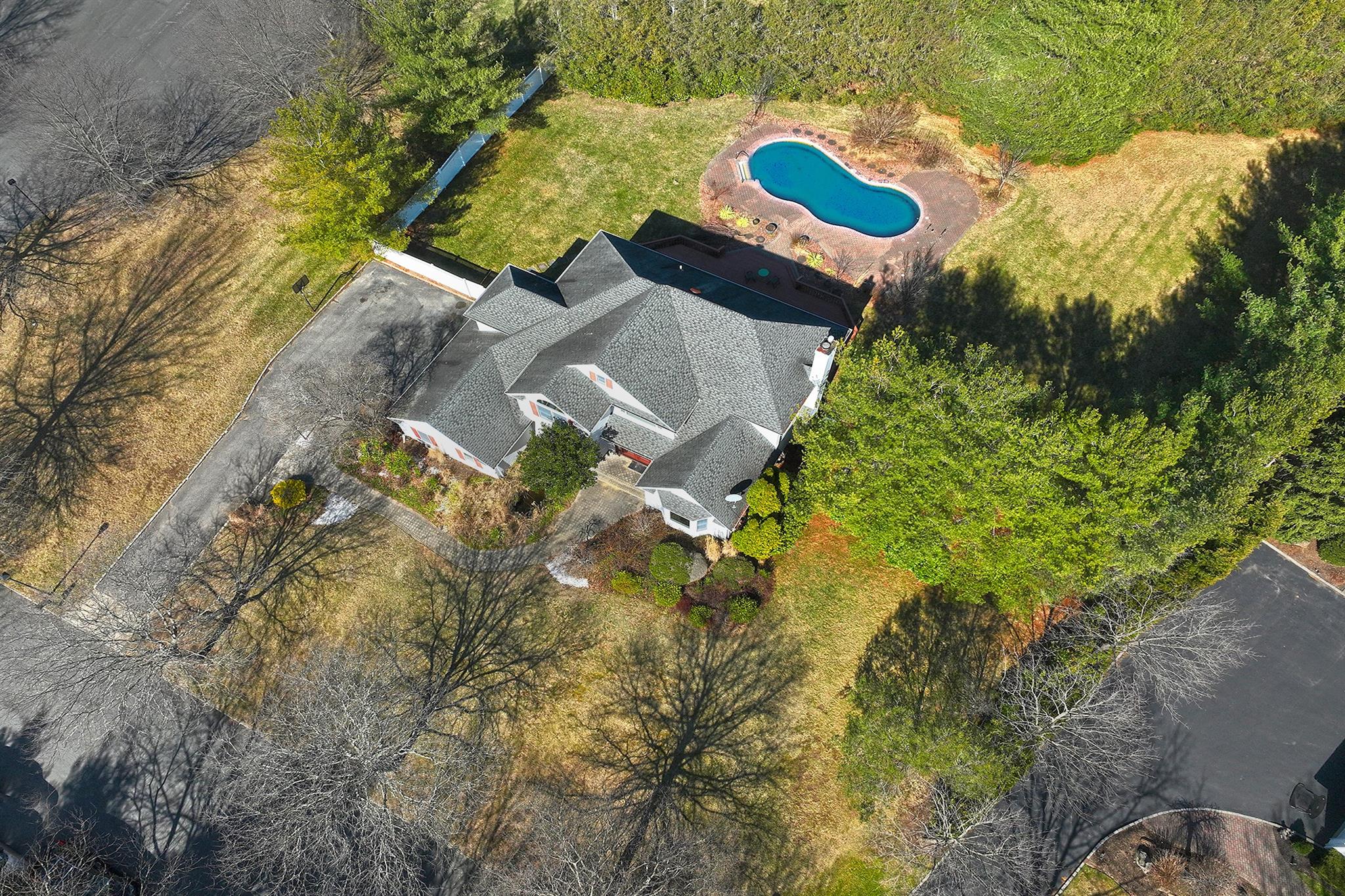 2 Honey Locust Court, Dix Hills, New York image 38