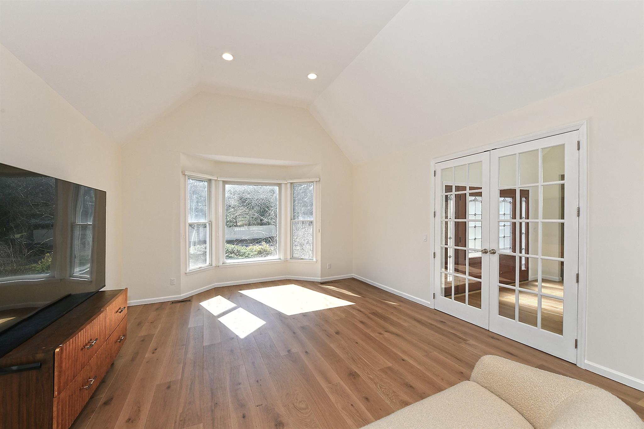 2 Honey Locust Court, Dix Hills, New York image 15
