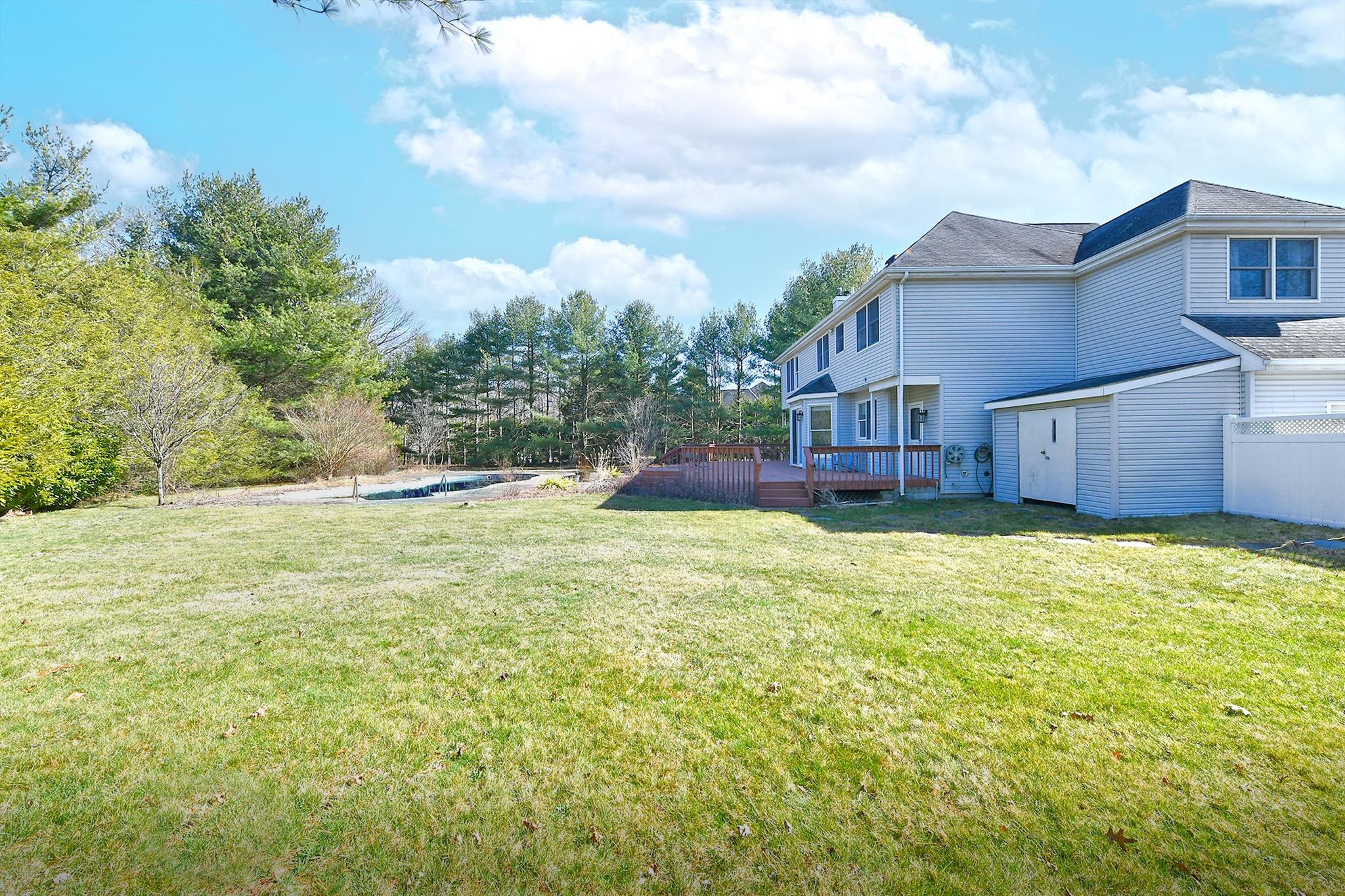 2 Honey Locust Court, Dix Hills, New York image 29