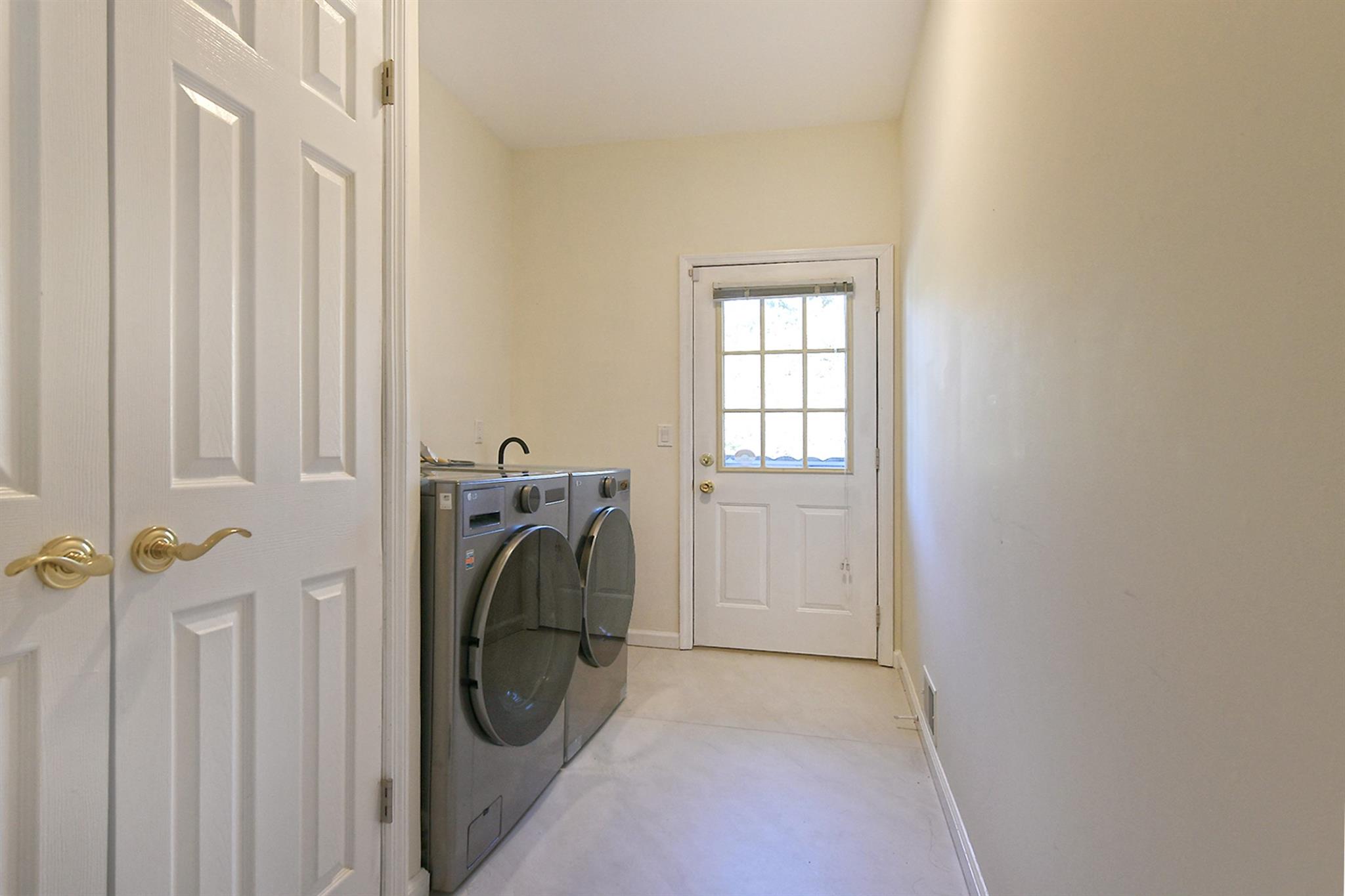 2 Honey Locust Court, Dix Hills, New York image 16
