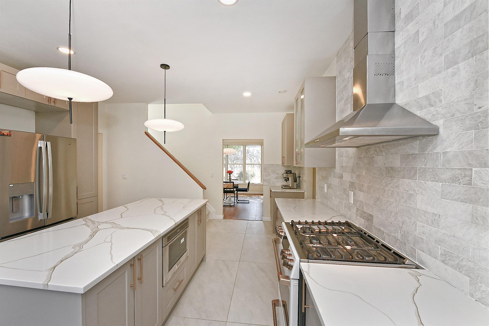 2 Honey Locust Court, Dix Hills, New York image 10