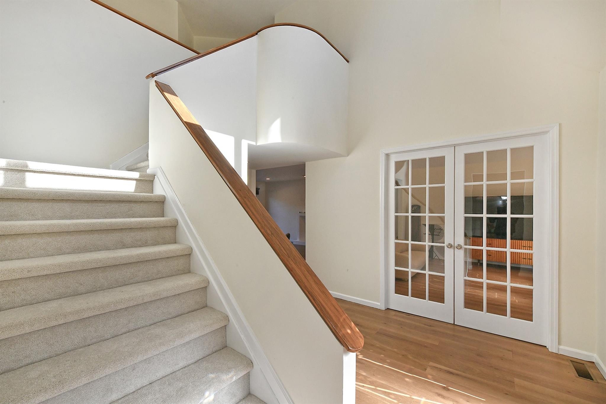 2 Honey Locust Court, Dix Hills, New York image 18