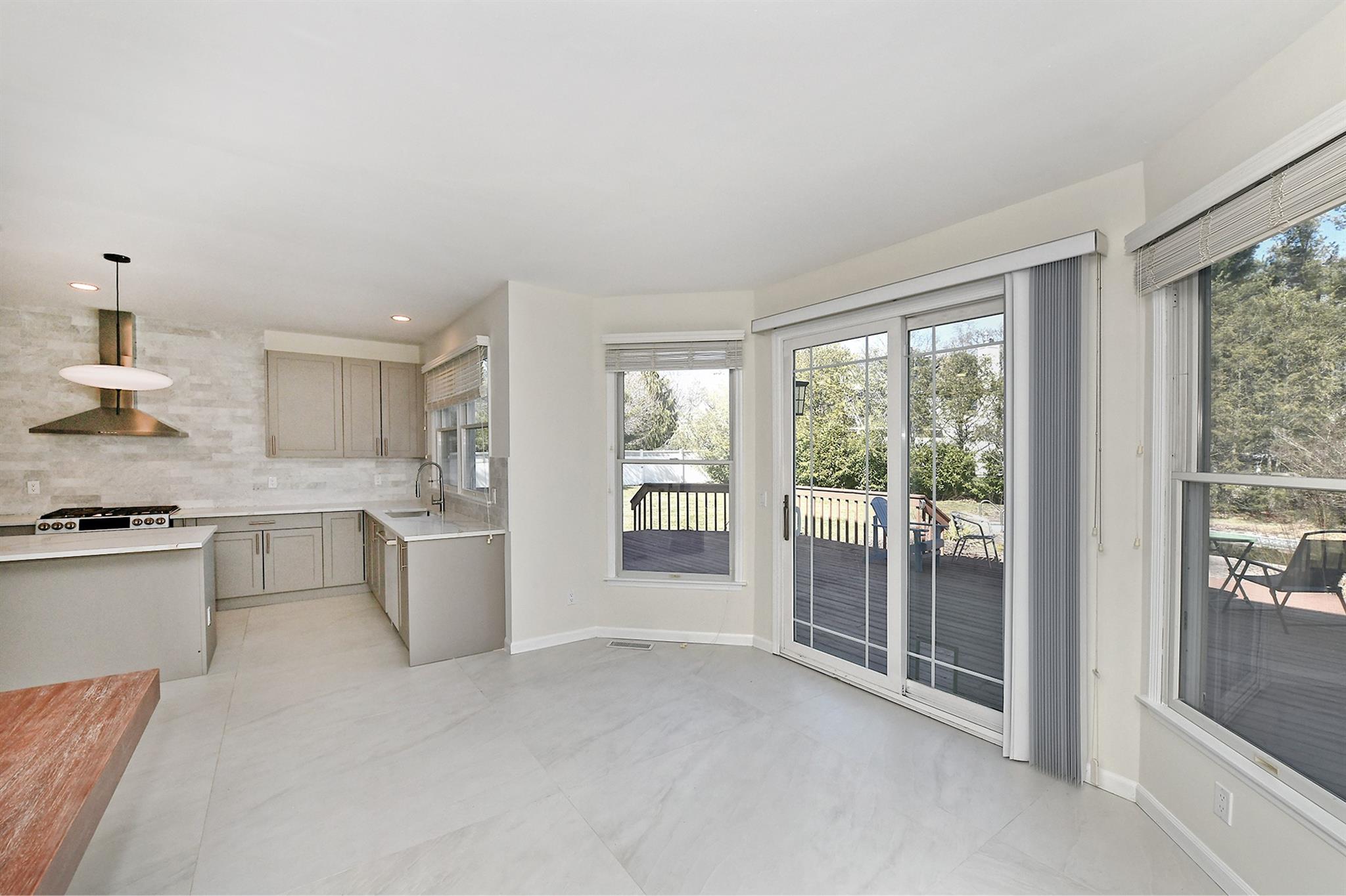 2 Honey Locust Court, Dix Hills, New York image 8