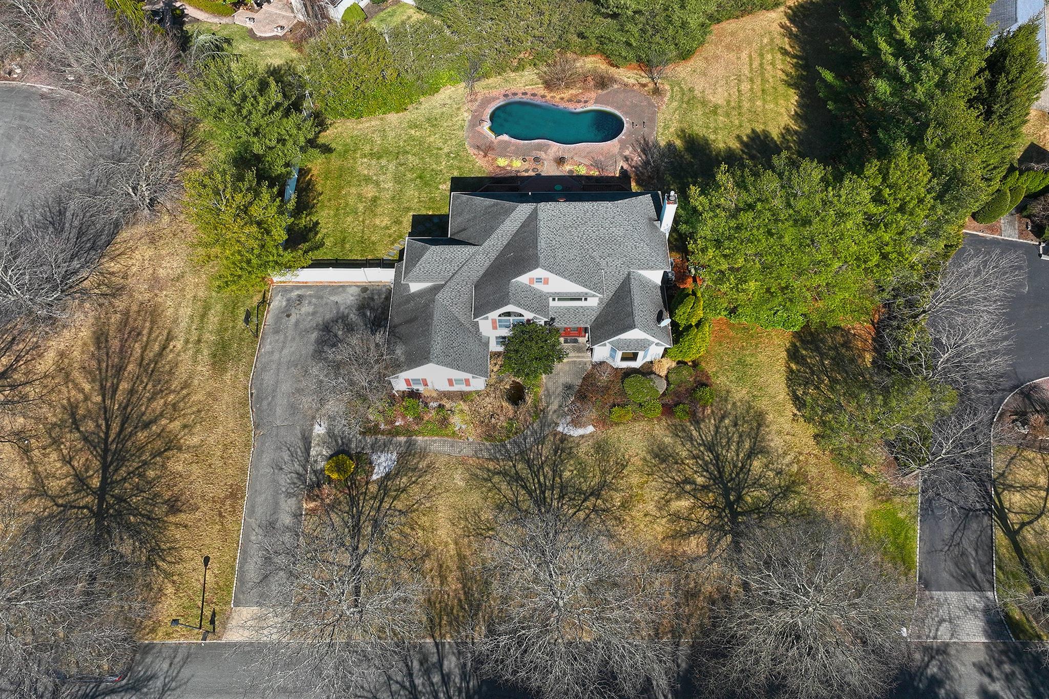 2 Honey Locust Court, Dix Hills, New York image 39