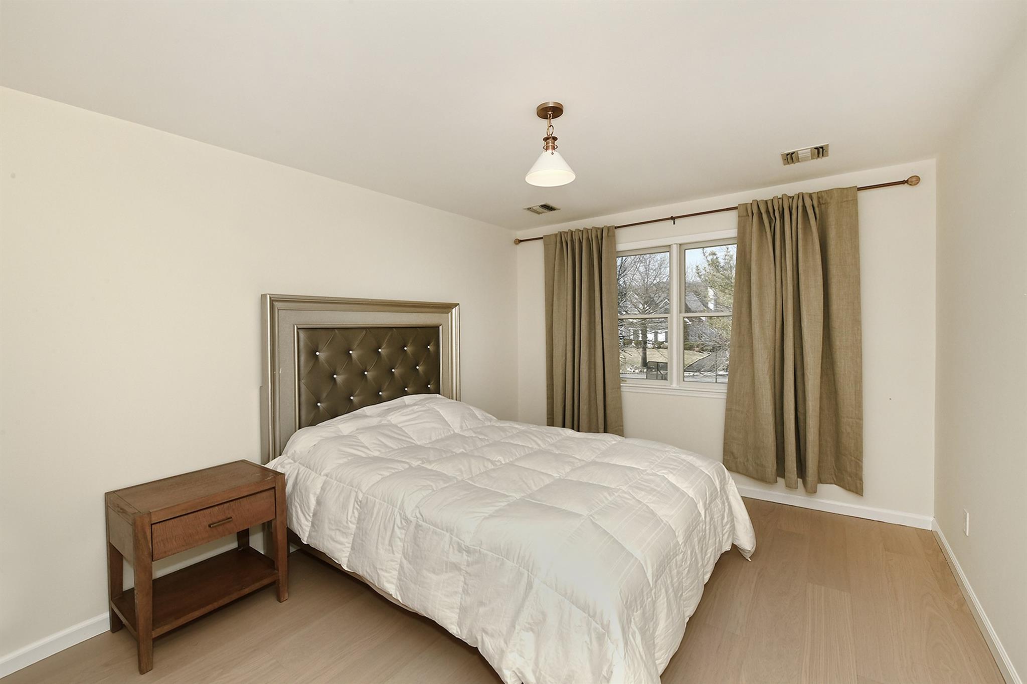 2 Honey Locust Court, Dix Hills, New York image 24