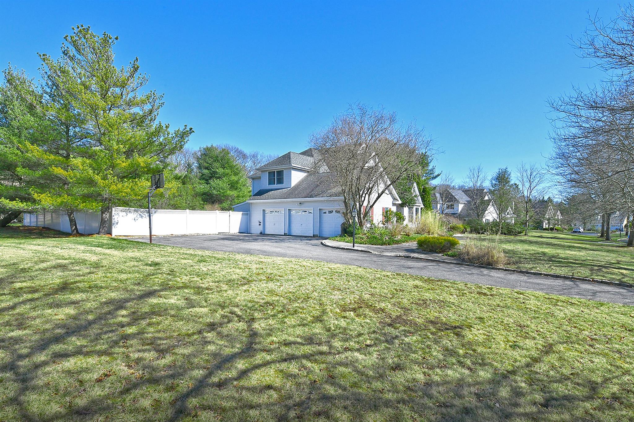 2 Honey Locust Court, Dix Hills, New York image 2