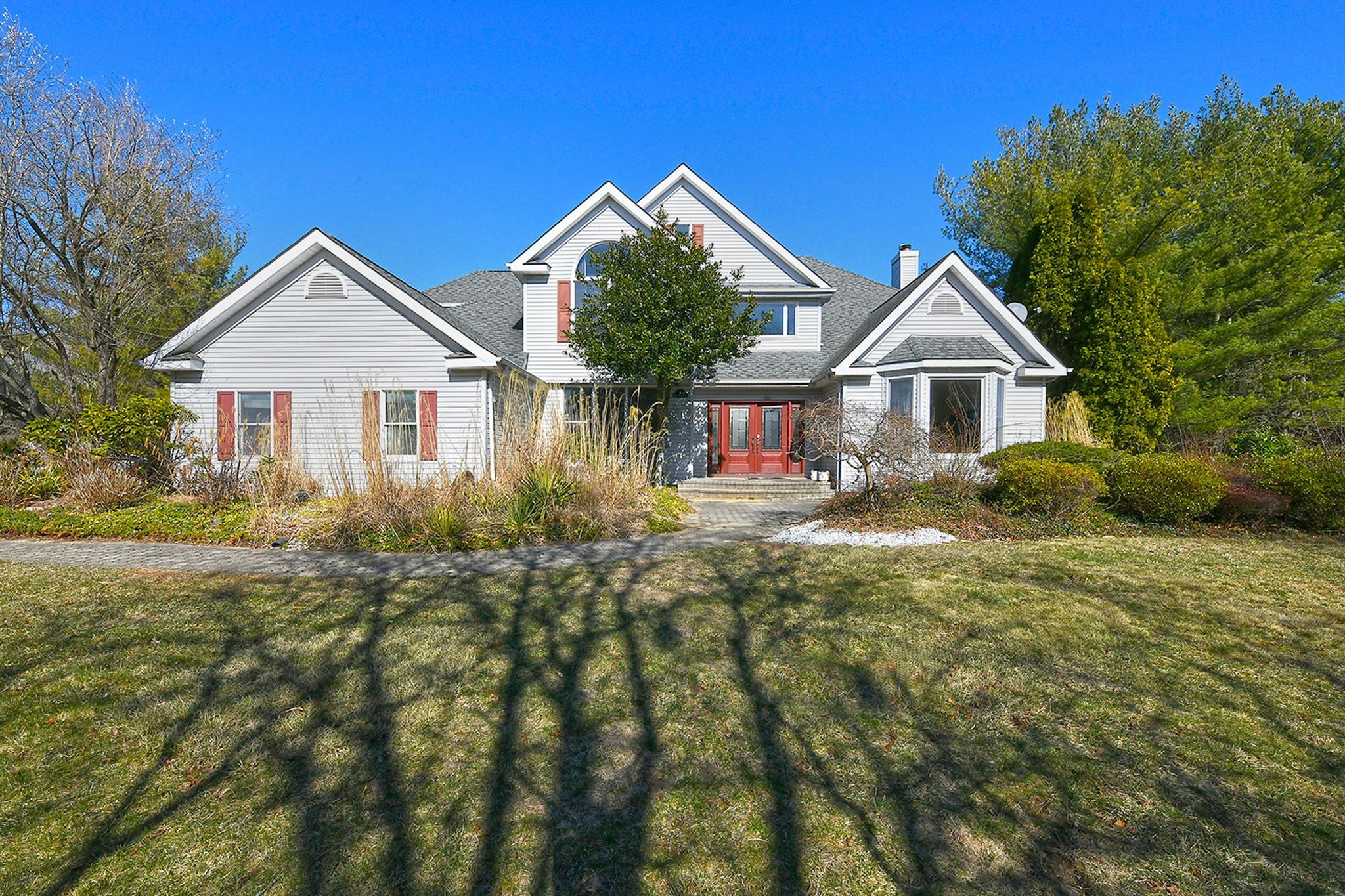 2 Honey Locust Court, Dix Hills, New York image 1