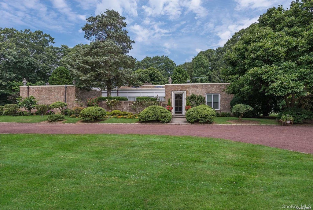 Photo of 153 Royston Lane, Oyster Bay Cove, NY 11771 (MLS # 1030035)