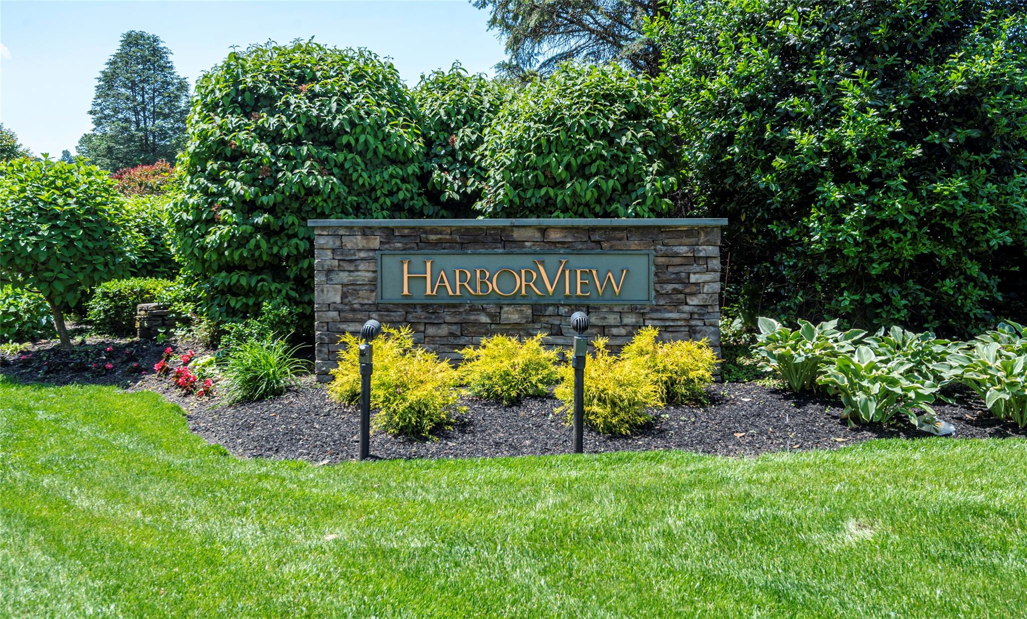 100 Harbor View Drive 607