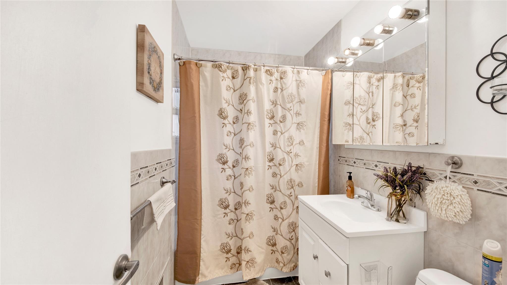 74 Heathcote Road, Yonkers, New York image 12