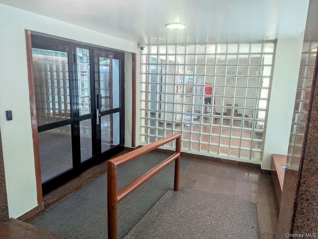 Photo of 94-31 60 Ave Ave #6L, Elmhurst, NY 11373 (MLS # 1012071)