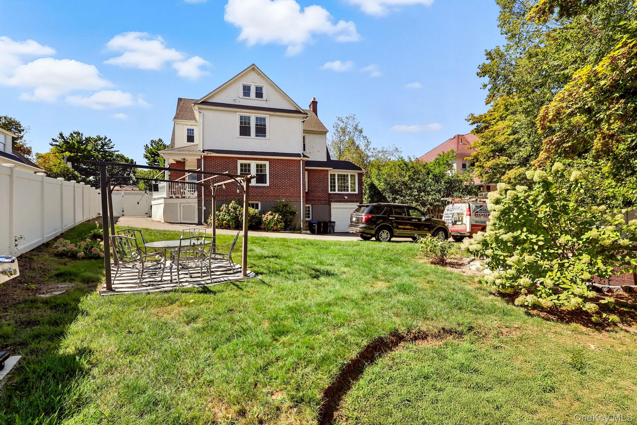 White Plains, New York 10603, United States, 5 Bedrooms Bedrooms, ,3 BathroomsBathrooms,Residential,Active,215470