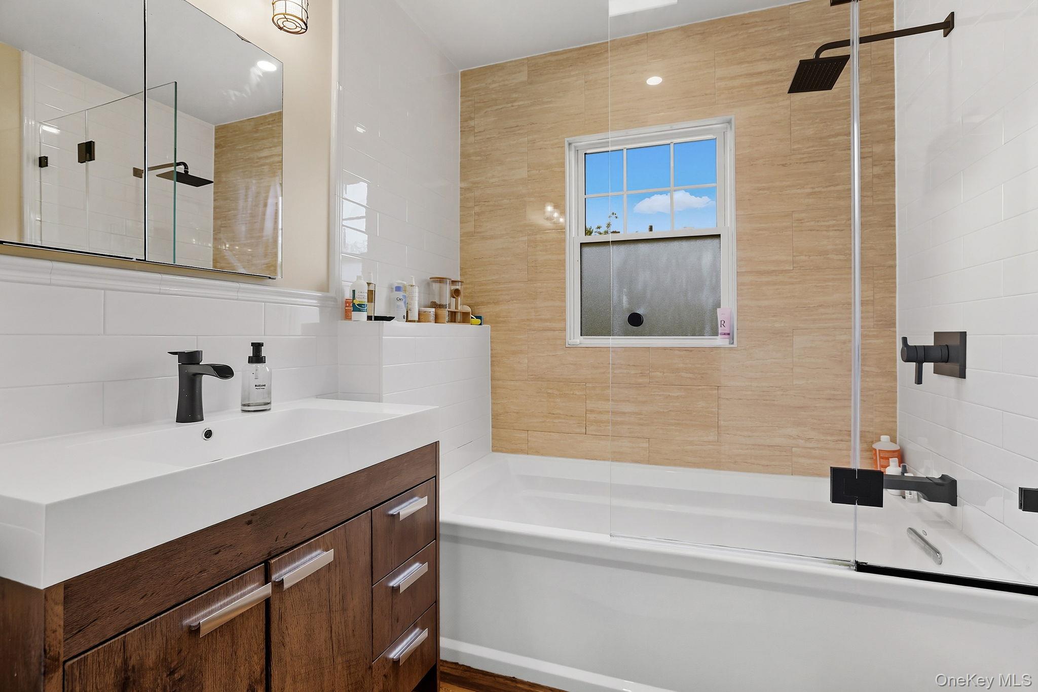 White Plains, New York 10603, United States, 5 Bedrooms Bedrooms, ,3 BathroomsBathrooms,Residential,Active,215470