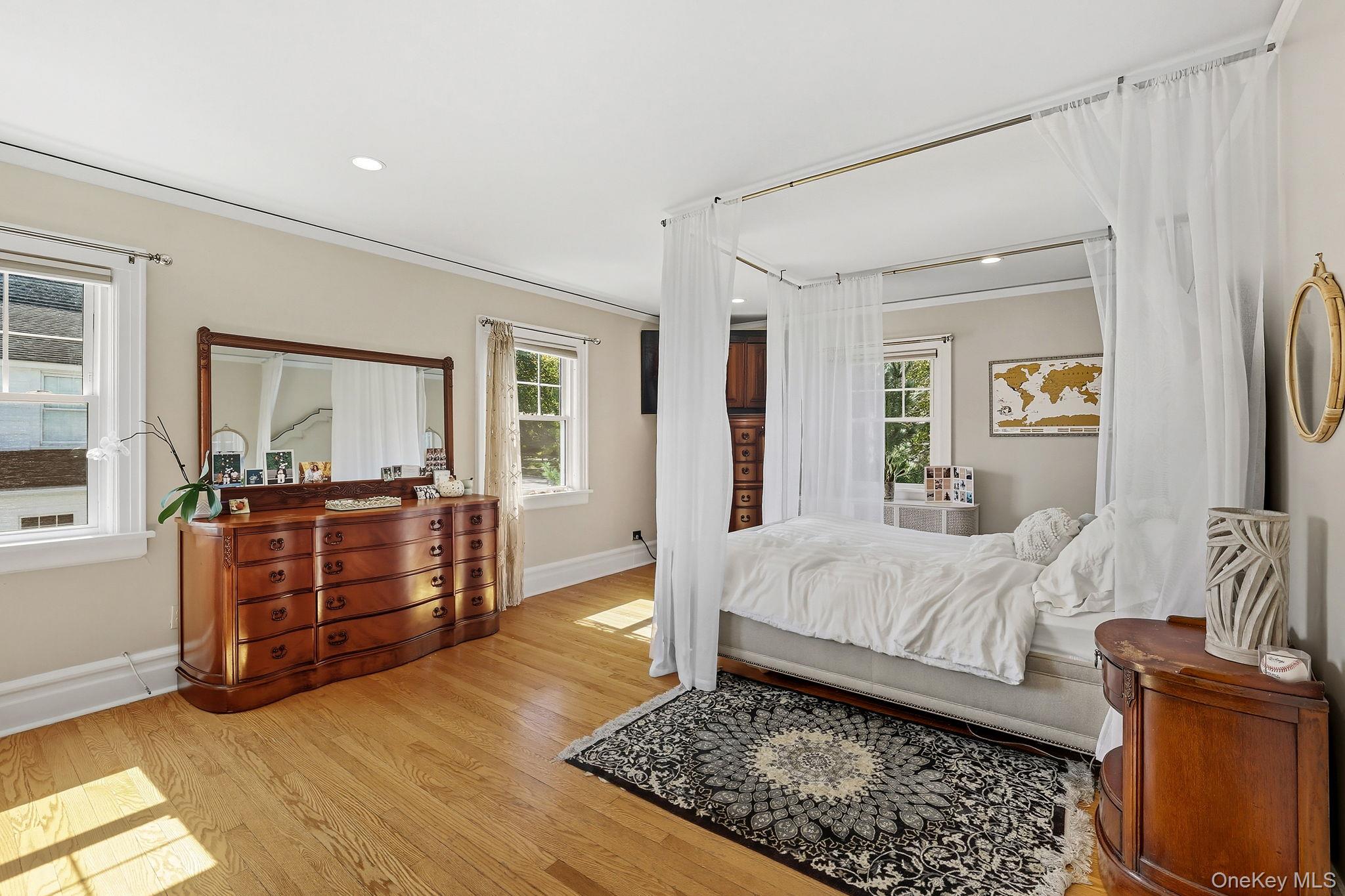 White Plains, New York 10603, United States, 5 Bedrooms Bedrooms, ,3 BathroomsBathrooms,Residential,Active,215470