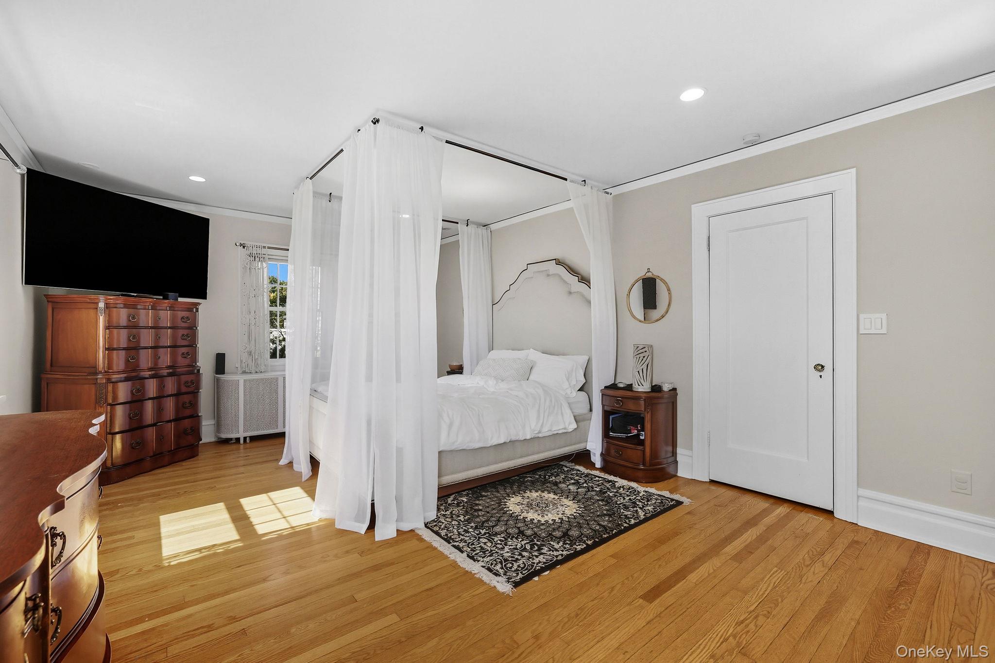 White Plains, New York 10603, United States, 5 Bedrooms Bedrooms, ,3 BathroomsBathrooms,Residential,Active,215470