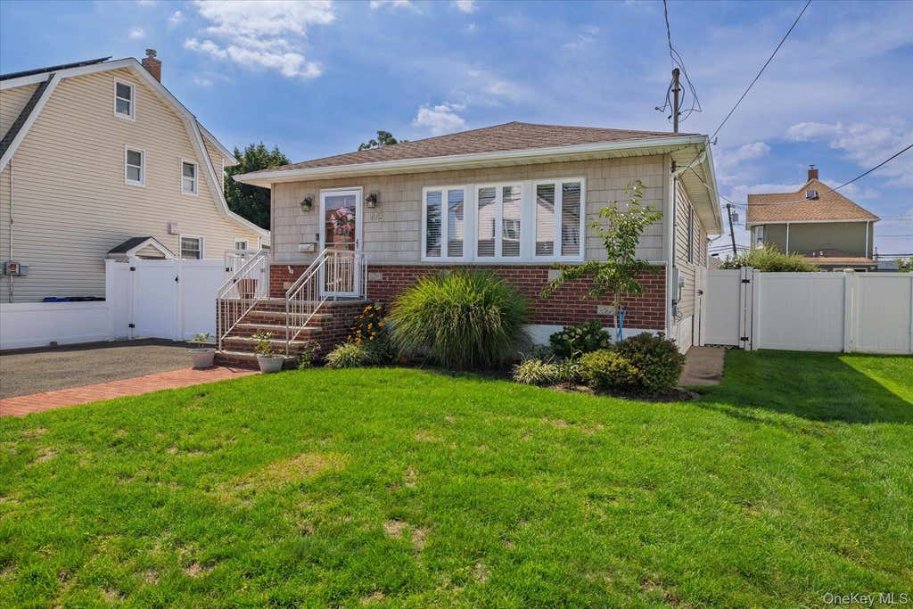 Photo of 145 Bismark Avenue, Valley Stream, NY 11581 (MLS # 1041019)