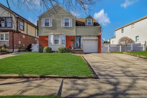 645 S 10th Street, New Hyde Park, NY 11040 - MLS#: 940516