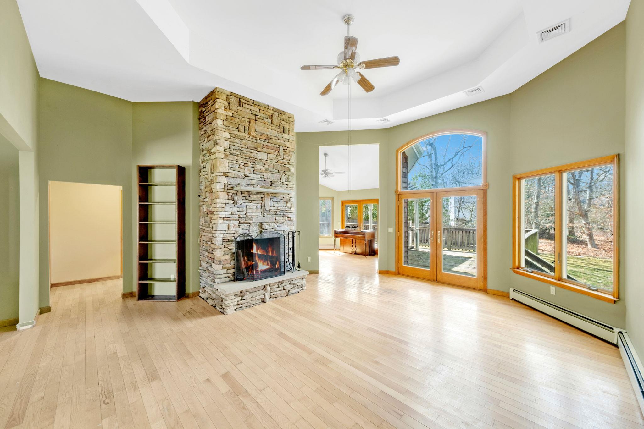 64 Turtle Cove Drive, Southampton, New York image 15