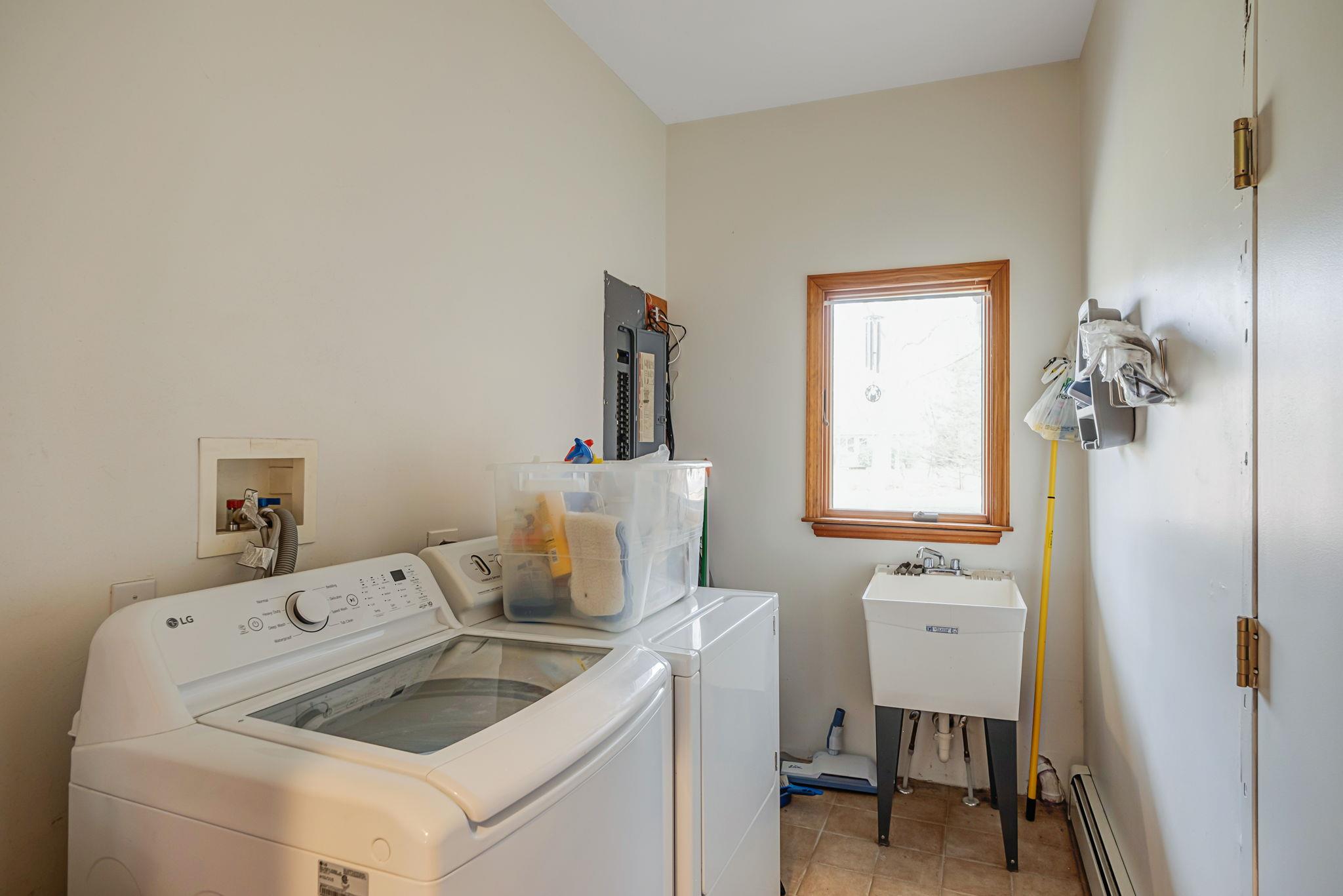 64 Turtle Cove Drive, Southampton, New York image 33