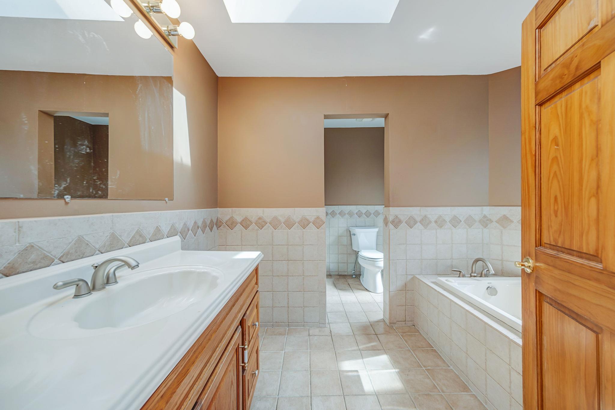 64 Turtle Cove Drive, Southampton, New York image 24