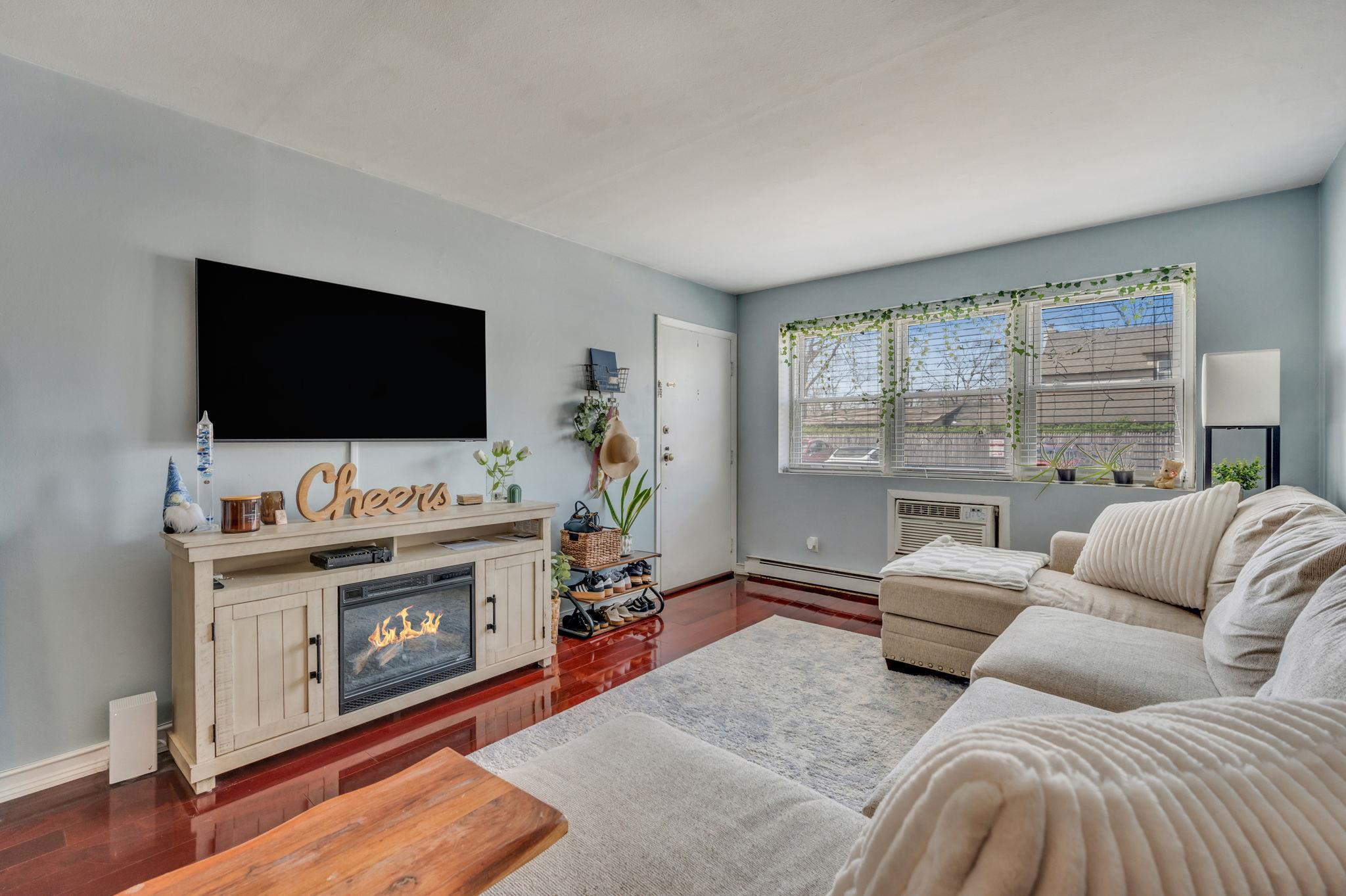 100 Connetquot Avenue #21, East Islip, New York image 1