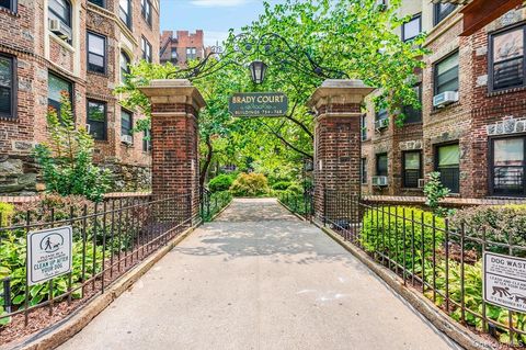 Photo of 758 Brady Court #214, Bronx, NY 10462 (MLS # 968724)