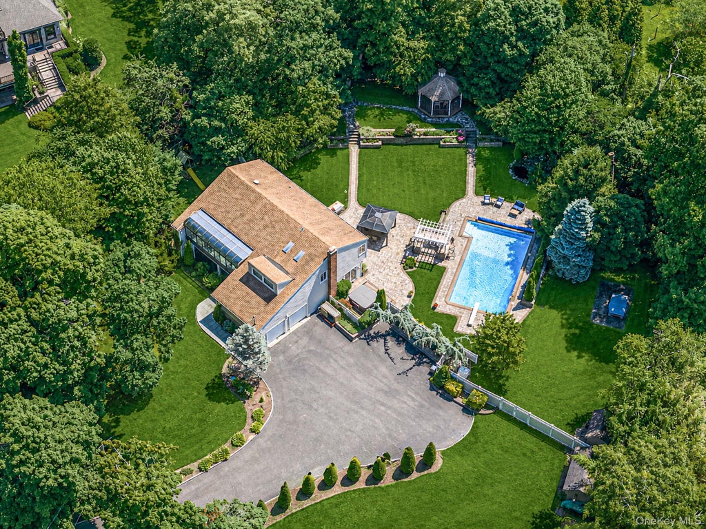 Photo of 174 Dix Hills Road, Dix Hills, NY 11746 (MLS # 1025247)