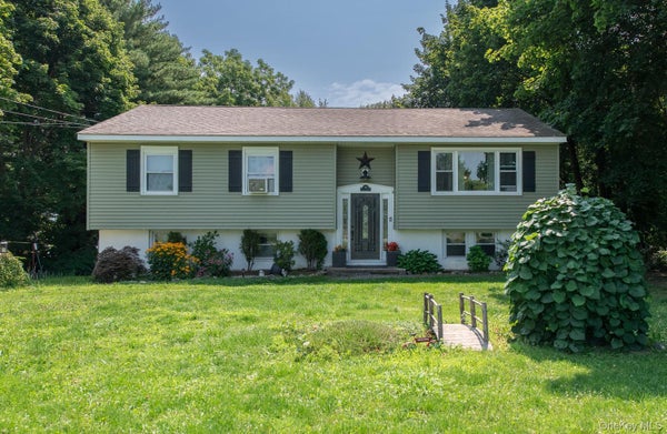 10 LAKEVIEW CT, POUGHKEEPSIE, NY 12603 - Image 0ef12e70edbce7458dcafaa2ebf429e7/1251911002